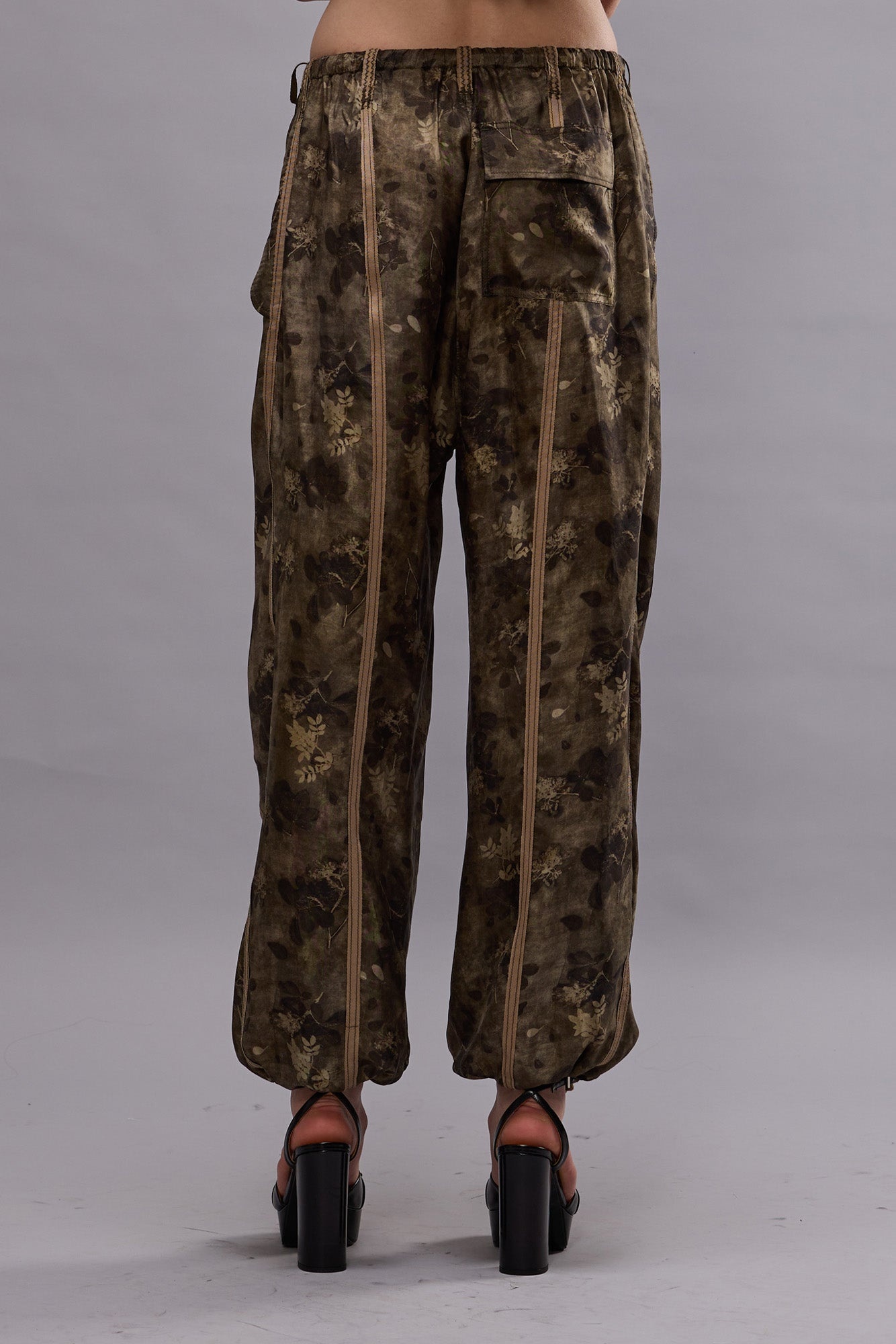 BALLOON PANTS WITH DOUBLE SEAM - OLIVE FLORAL - 3
