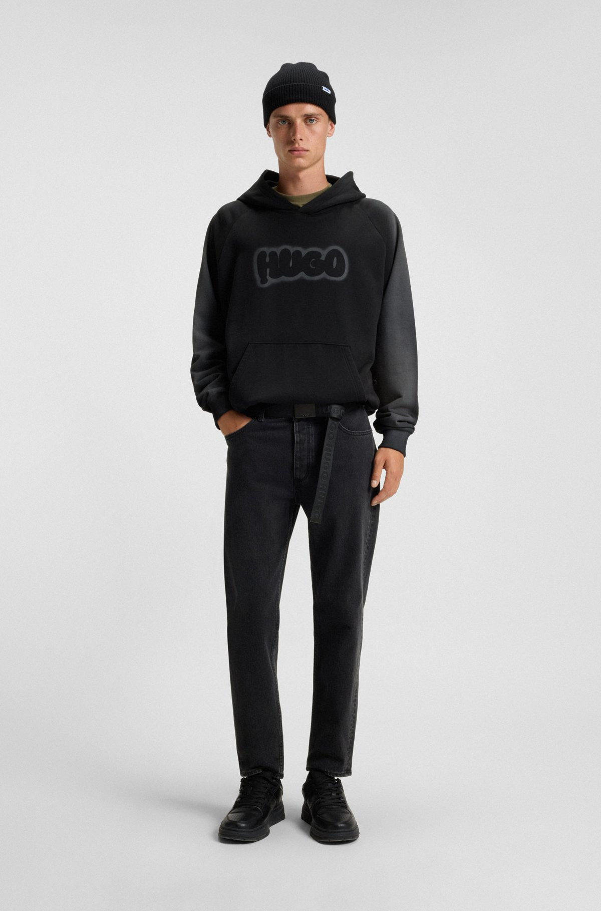TAPERED-FIT JEANS IN GRAIN-EFFECT BLACK DENIM - 3