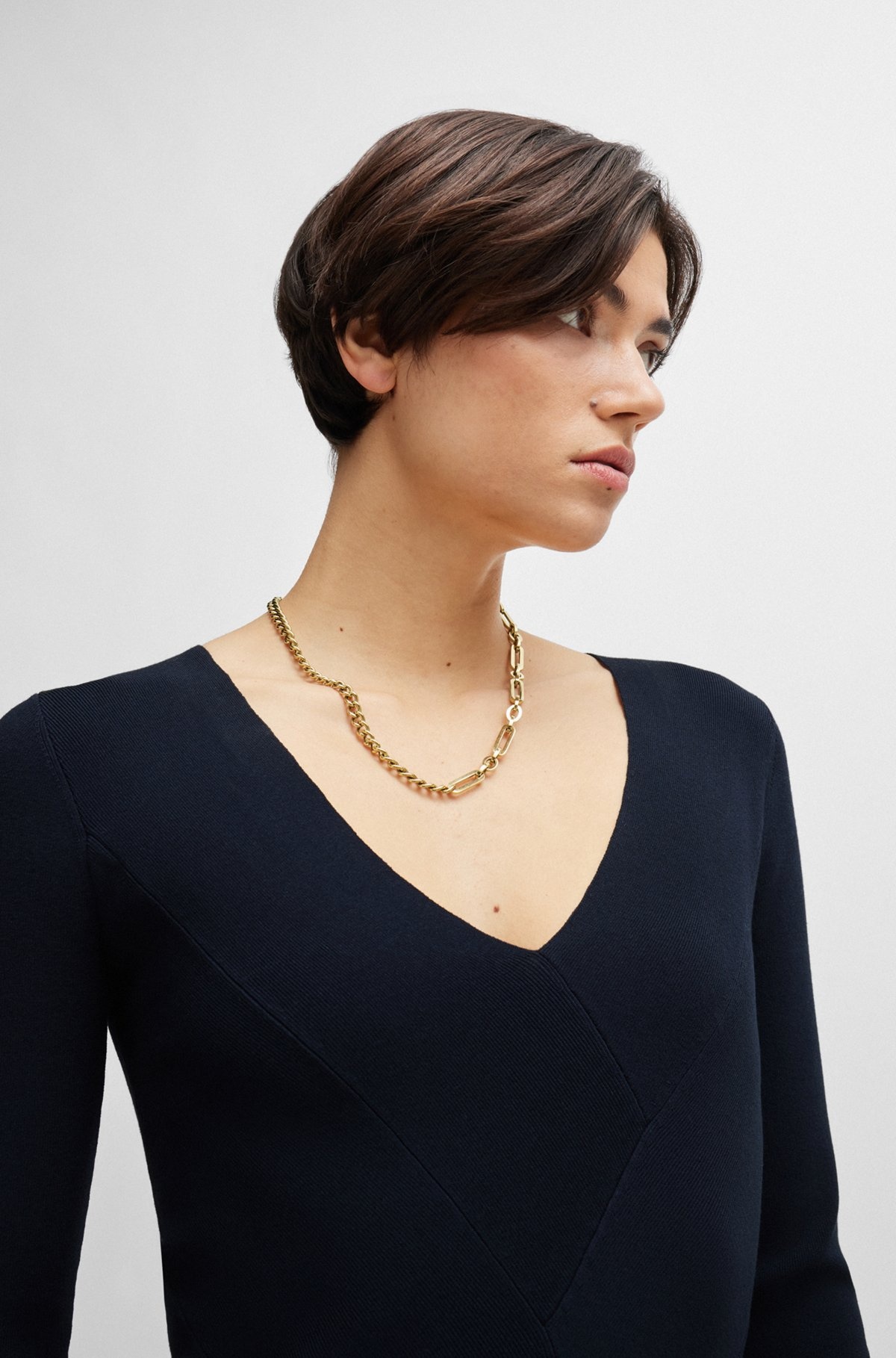 LONG-SLEEVED KNITTED DRESS WITH RIBBED STRUCTURE AND V NECKLINE - 4