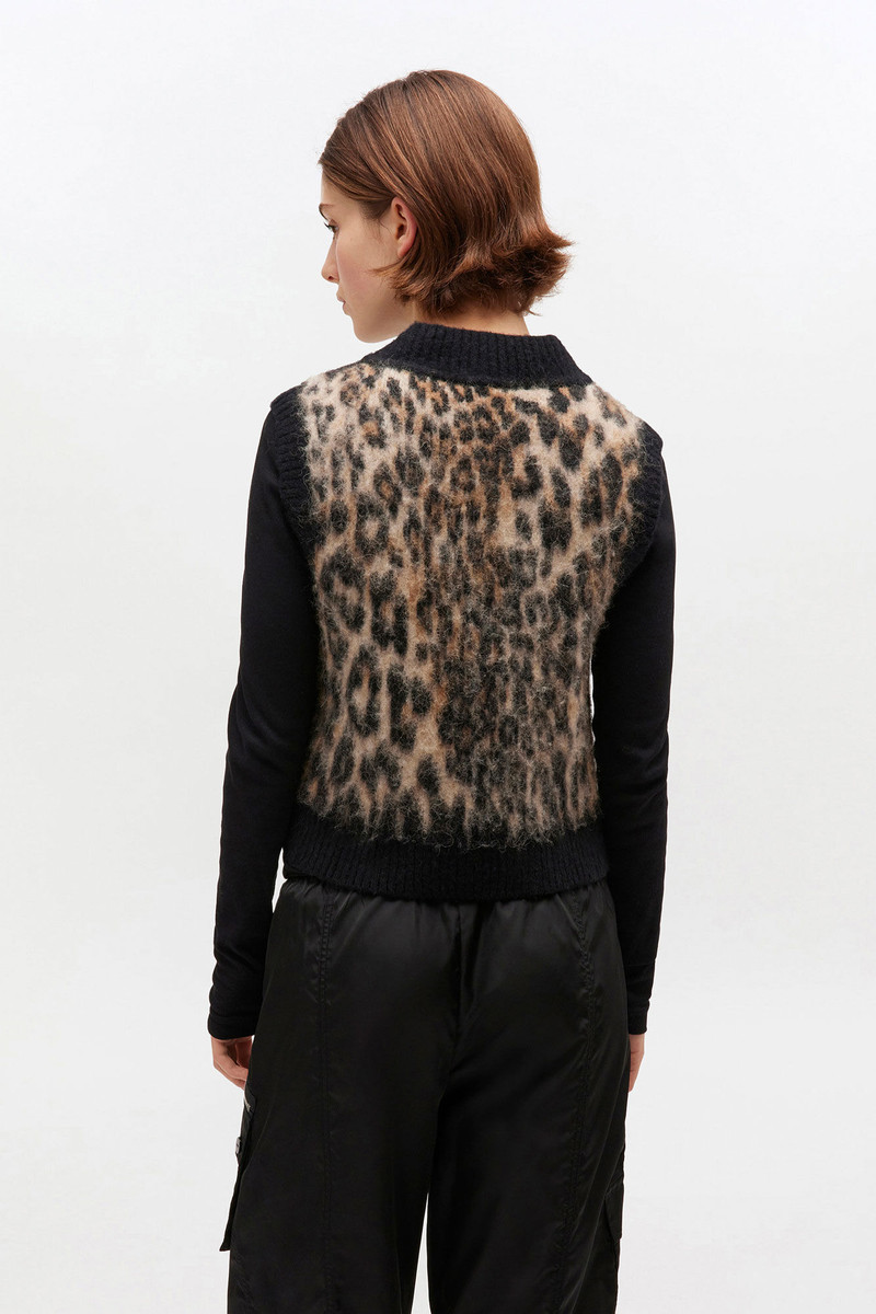 LEOPARD V-NECK VEST 4