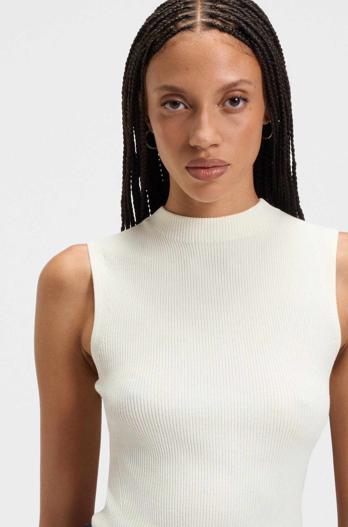 SLEEVELESS MOCK-NECK TOP IN RIBBED FABRIC - 5