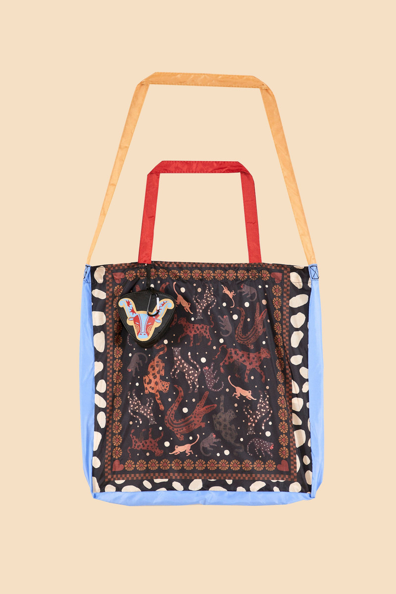 FARM RIO Taurus Zodiac Ecobag outlook