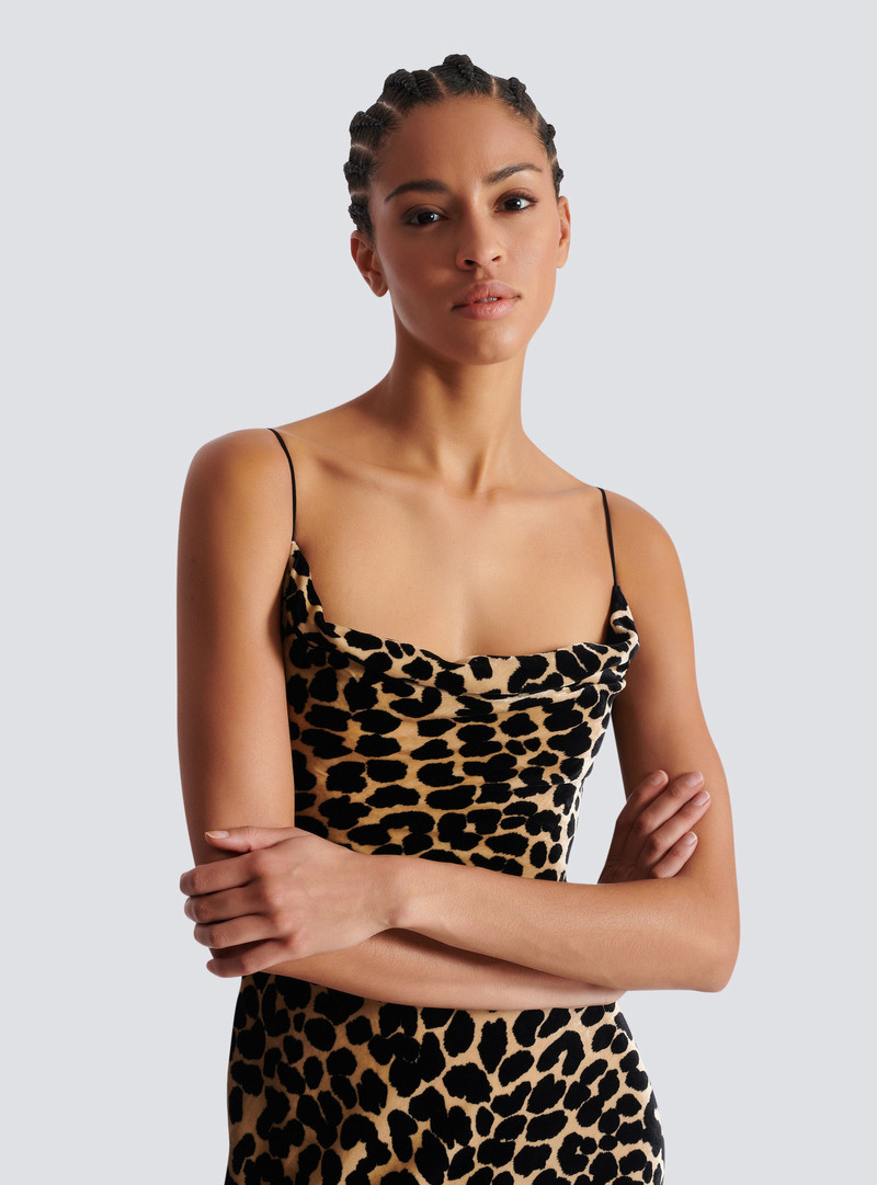 Flowing leopard print velvet dress 7