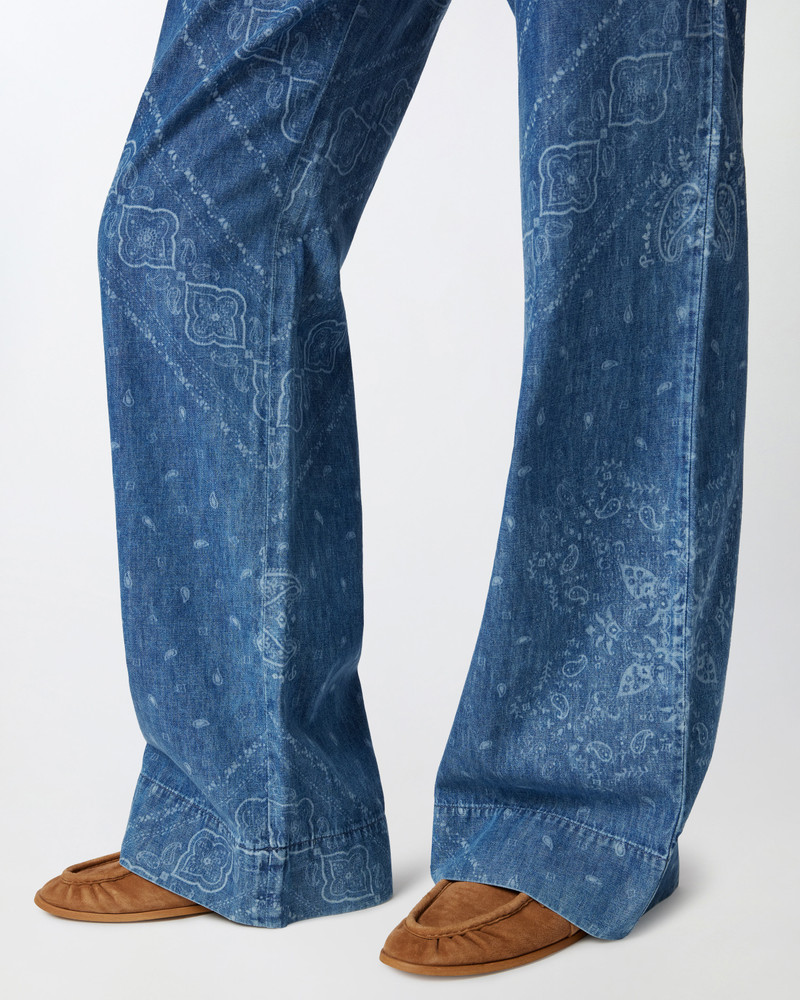 LOOSE TROUSERS IN LIGHT DENIM BANDANA PRINT 5