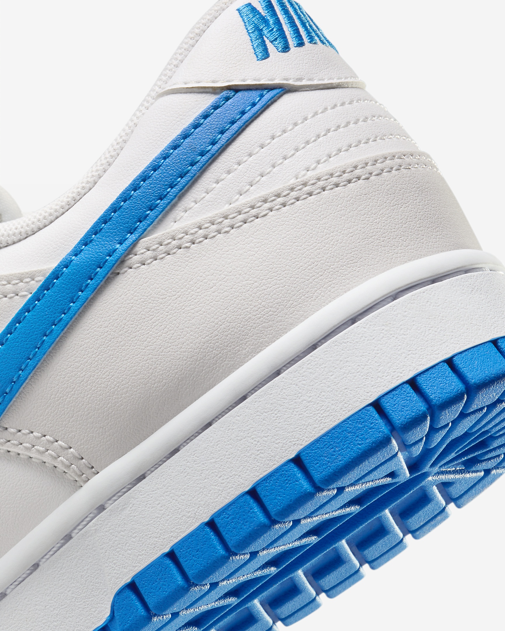 Nike Men's Dunk Low Retro Shoes - 8