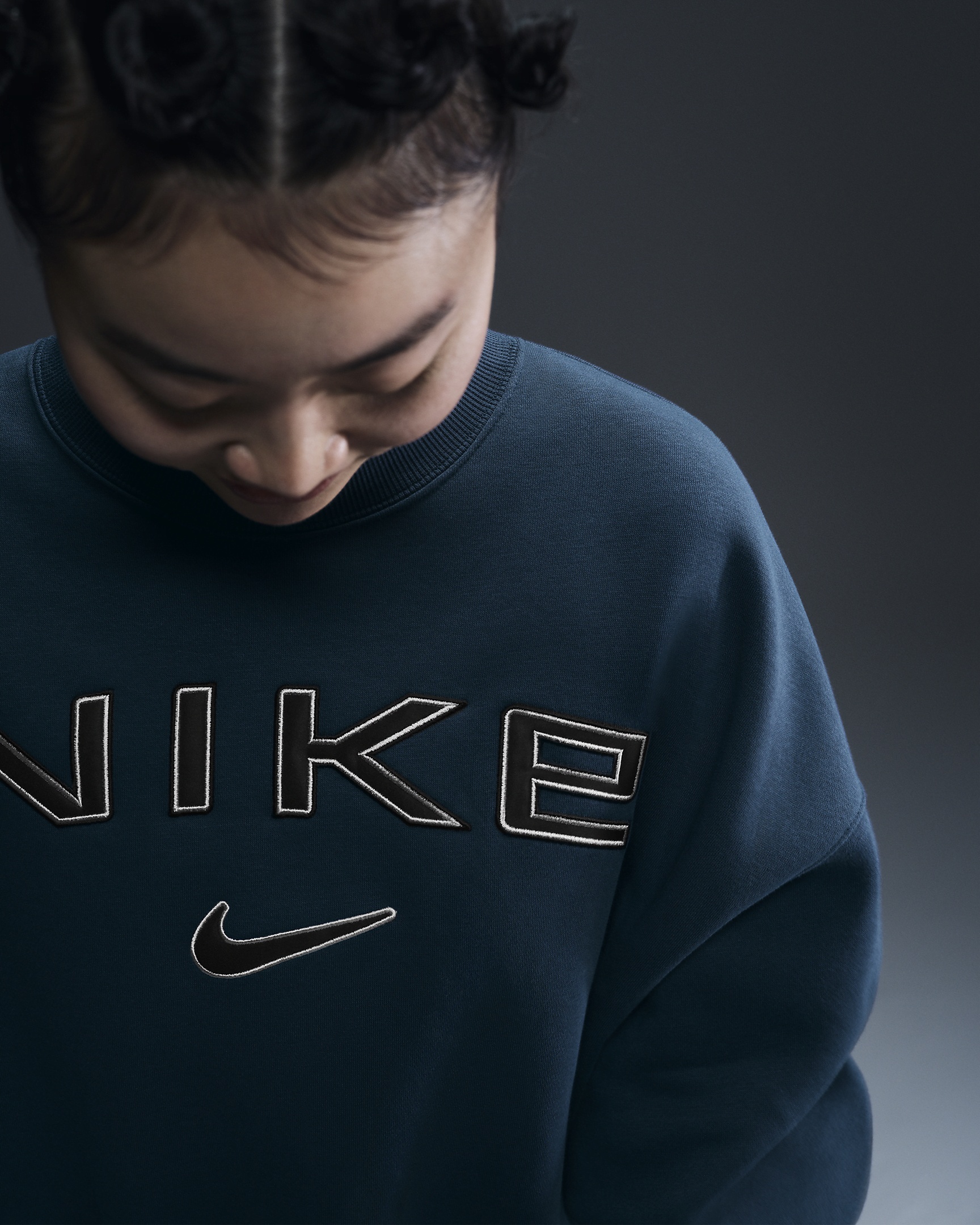 Nike Sportswear Phoenix Fleece Women's Over-Oversized Crew-Neck Logo Sweatshirt - 2