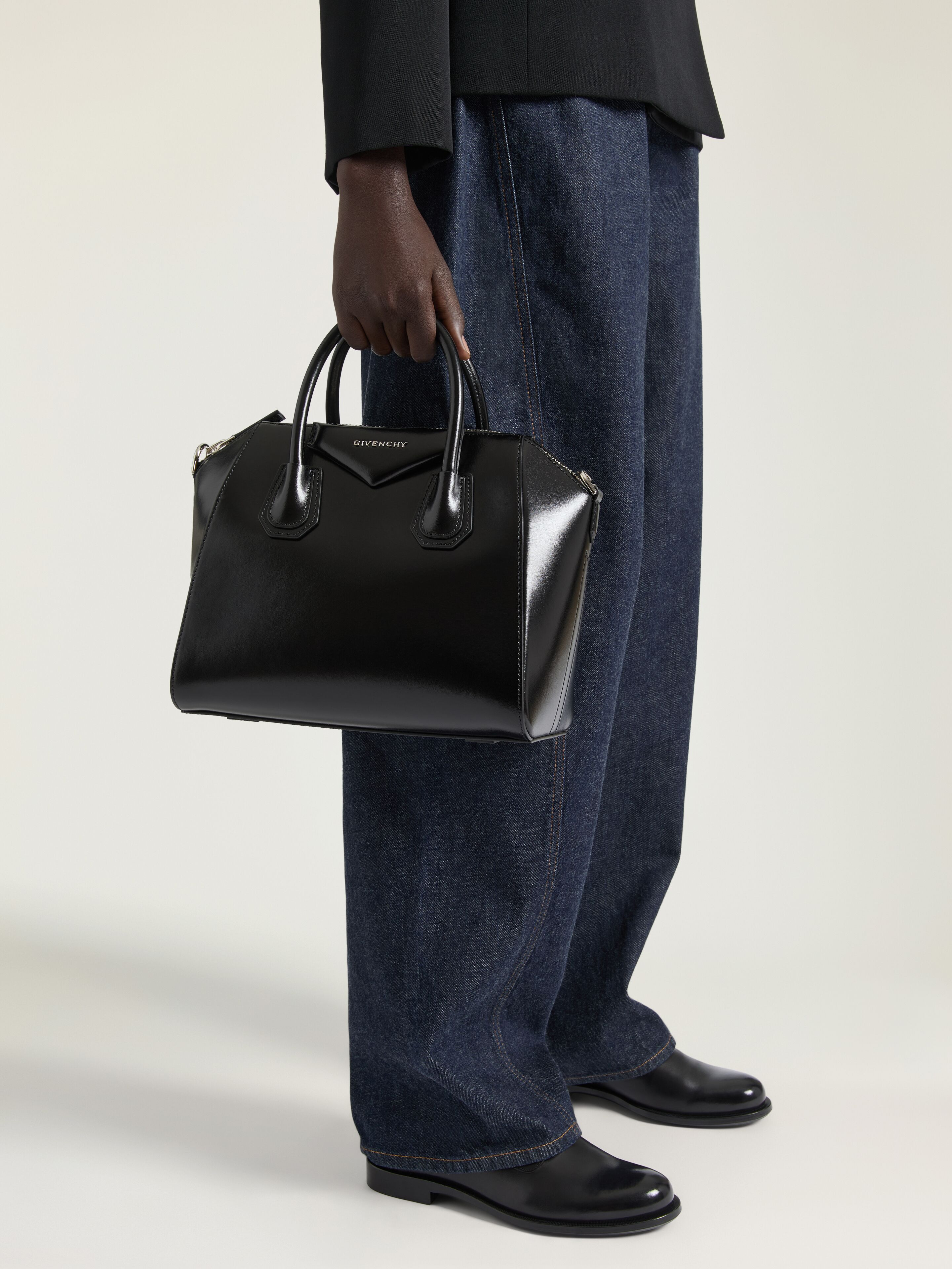 SMALL ANTIGONA BAG IN BOX LEATHER - 3
