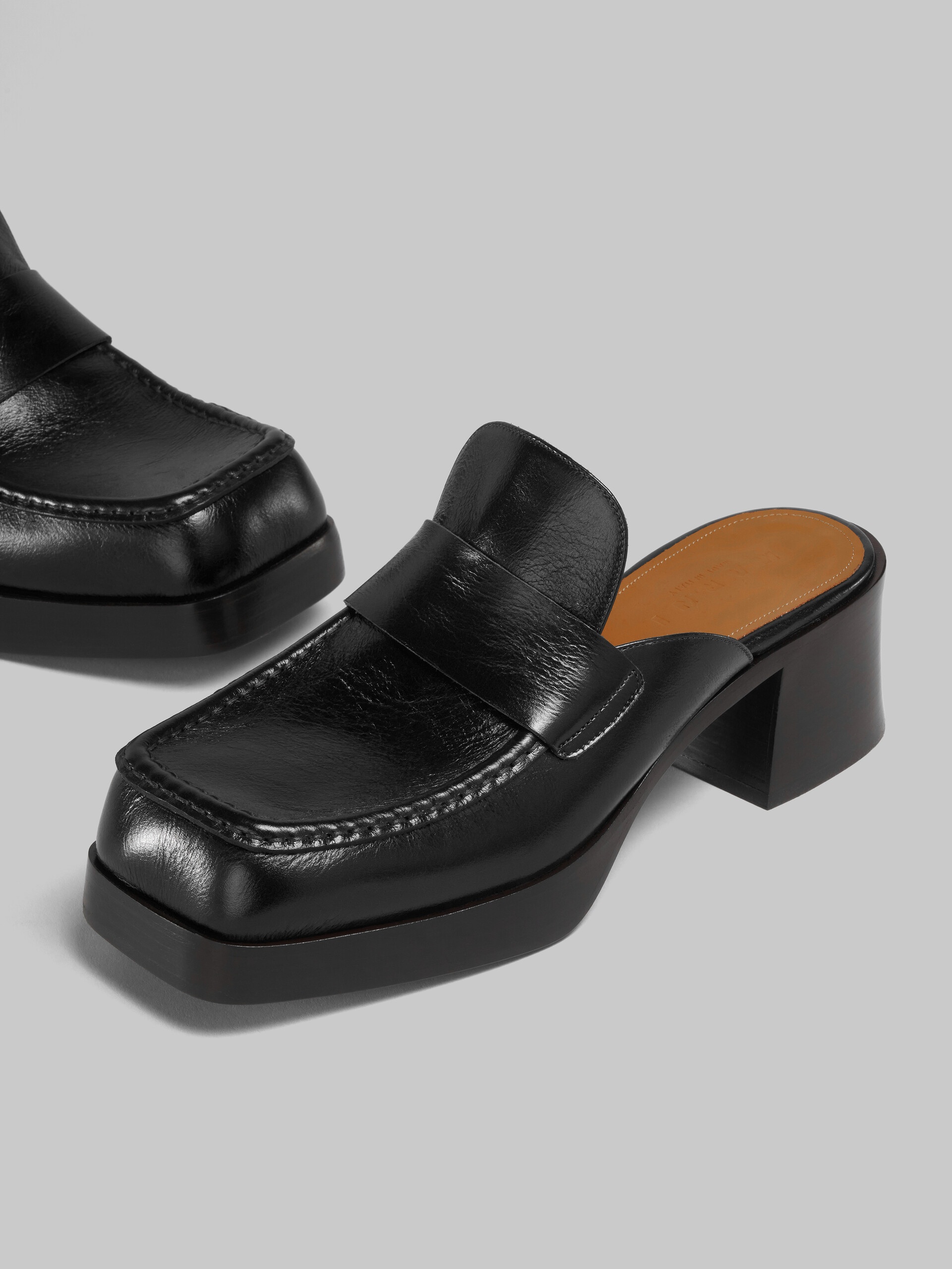 BLACK LEATHER HEELED MULE - 5