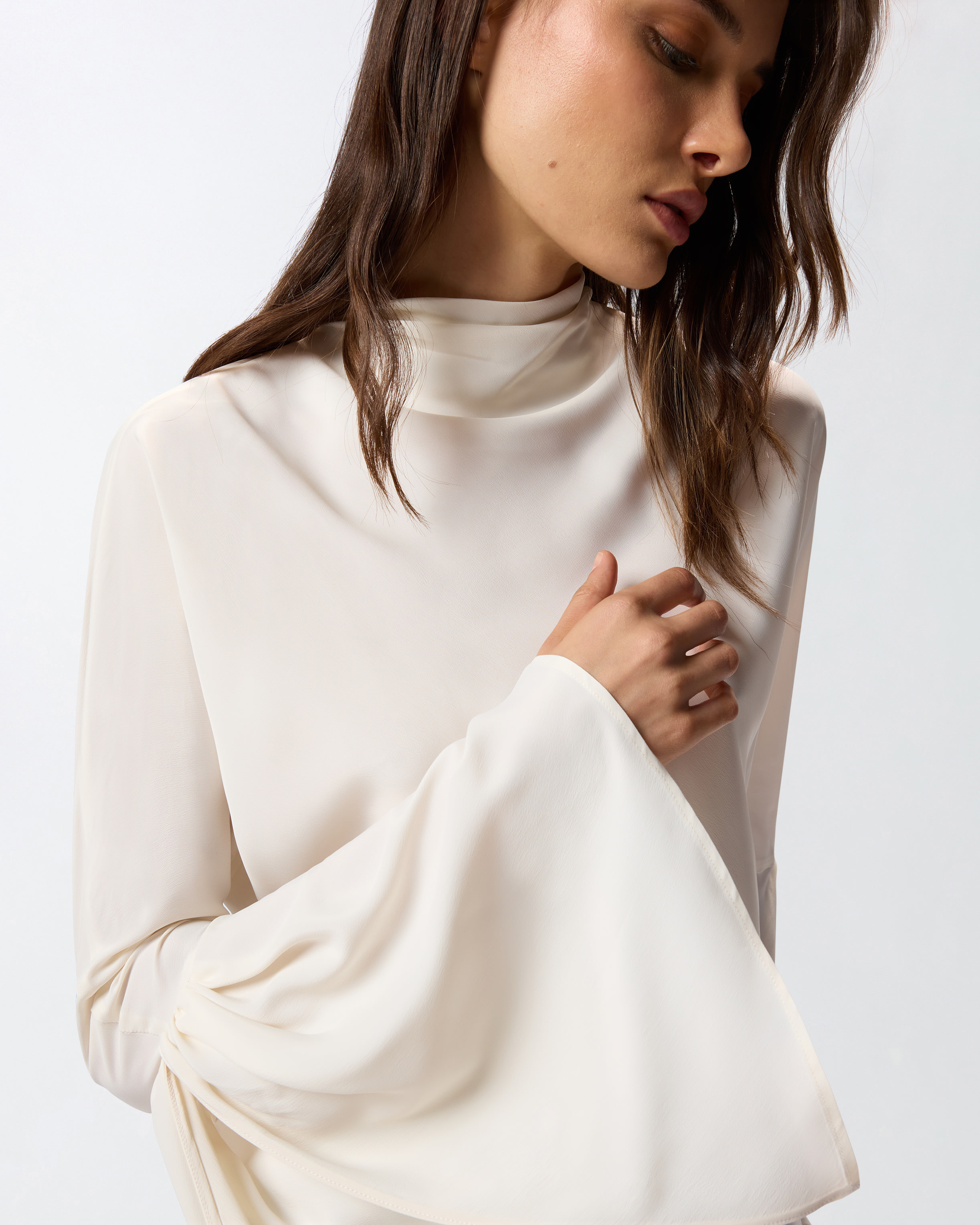 CREPE DE CHINE BLOUSE WITH REAR NECKLINE - 5