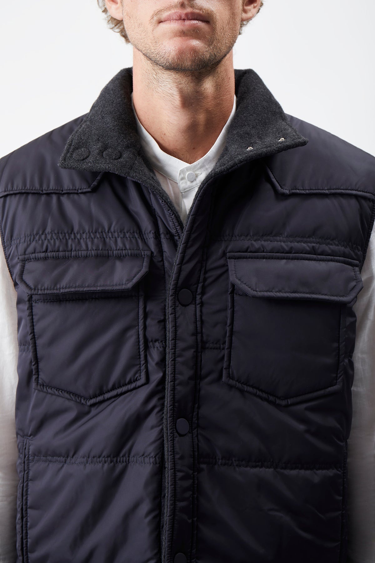 Clay Reversible Puffer Vest in Charcoal Cashmere and Nylon - 5