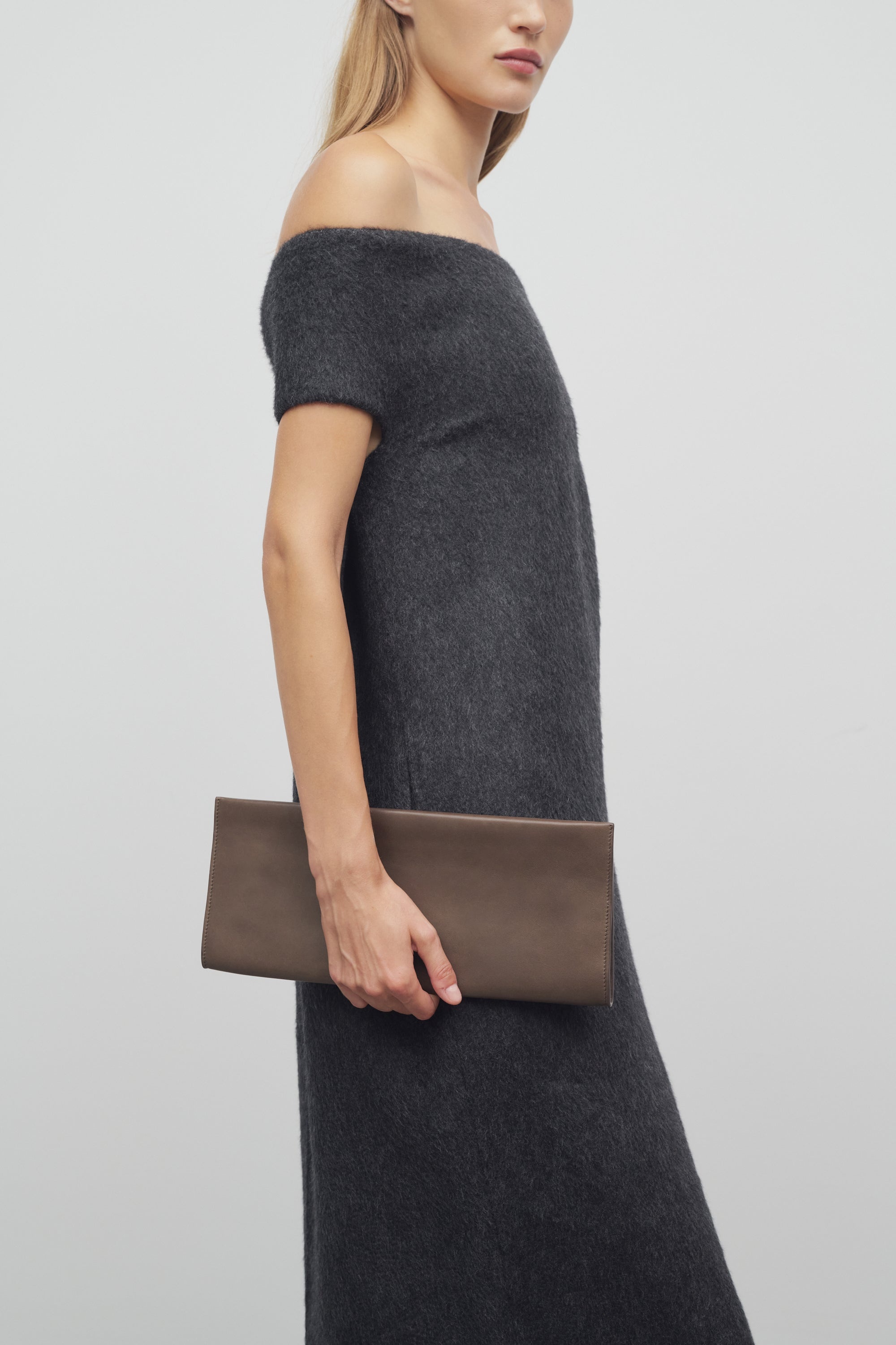 Flat Clutch in Leather - 5