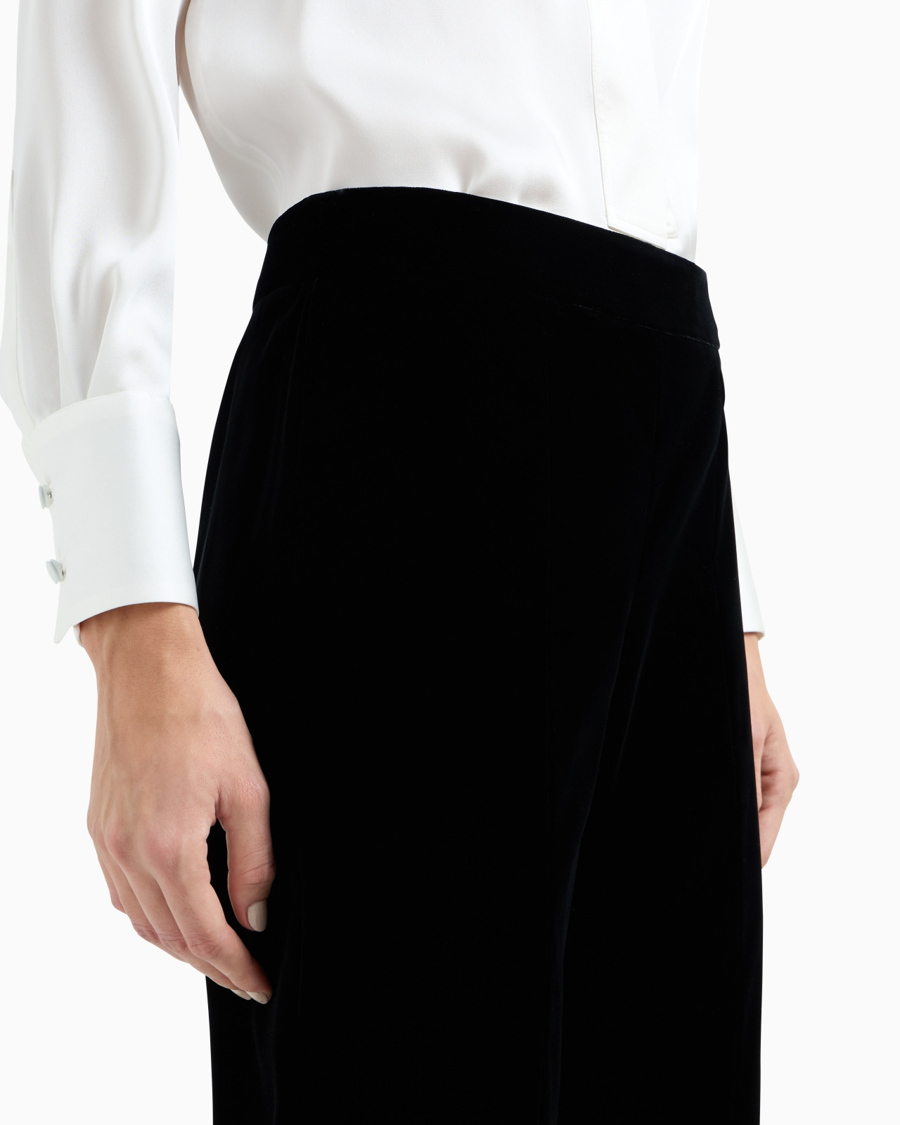 Cropped trousers in velvet - 5