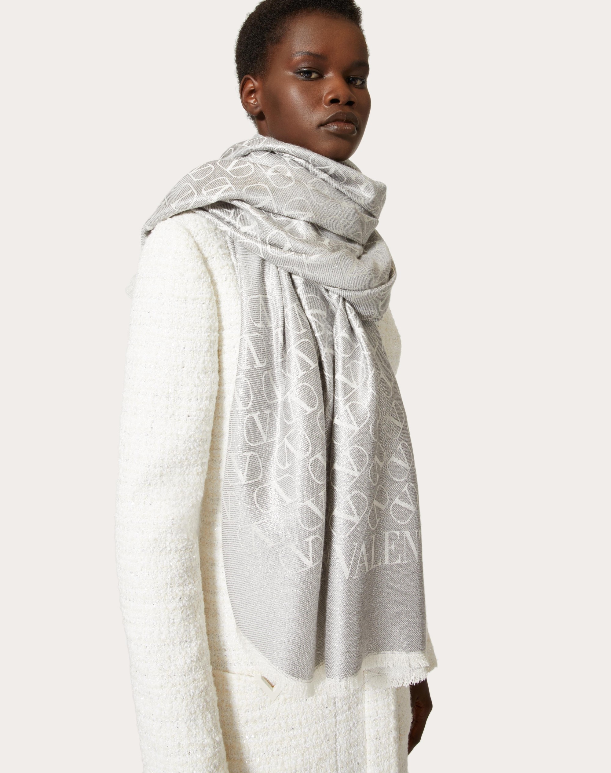 VLOGO SIGNATURE JACQUARD SHAWL IN SILK, CASHMERE AND LUREX 140X140 - 4