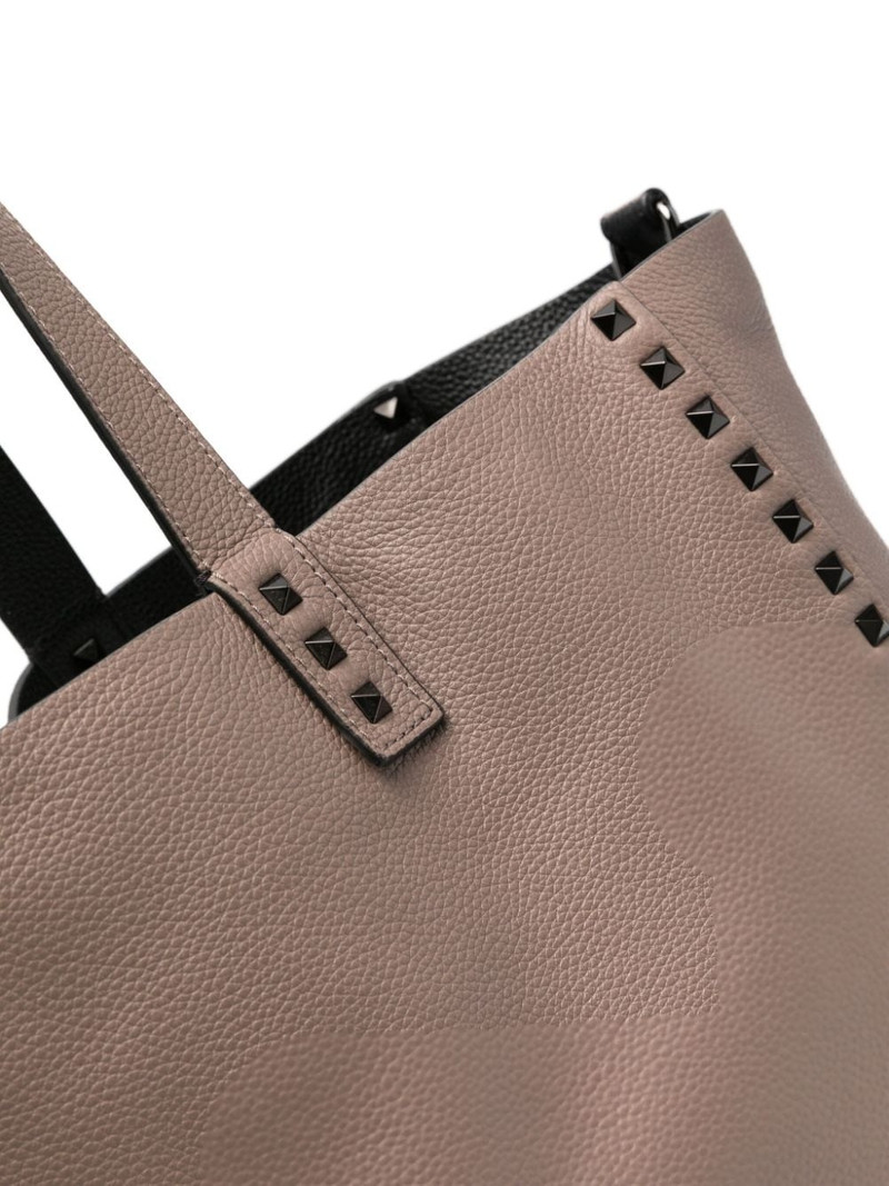 reversible Rockstud-embellished tote bag 4
