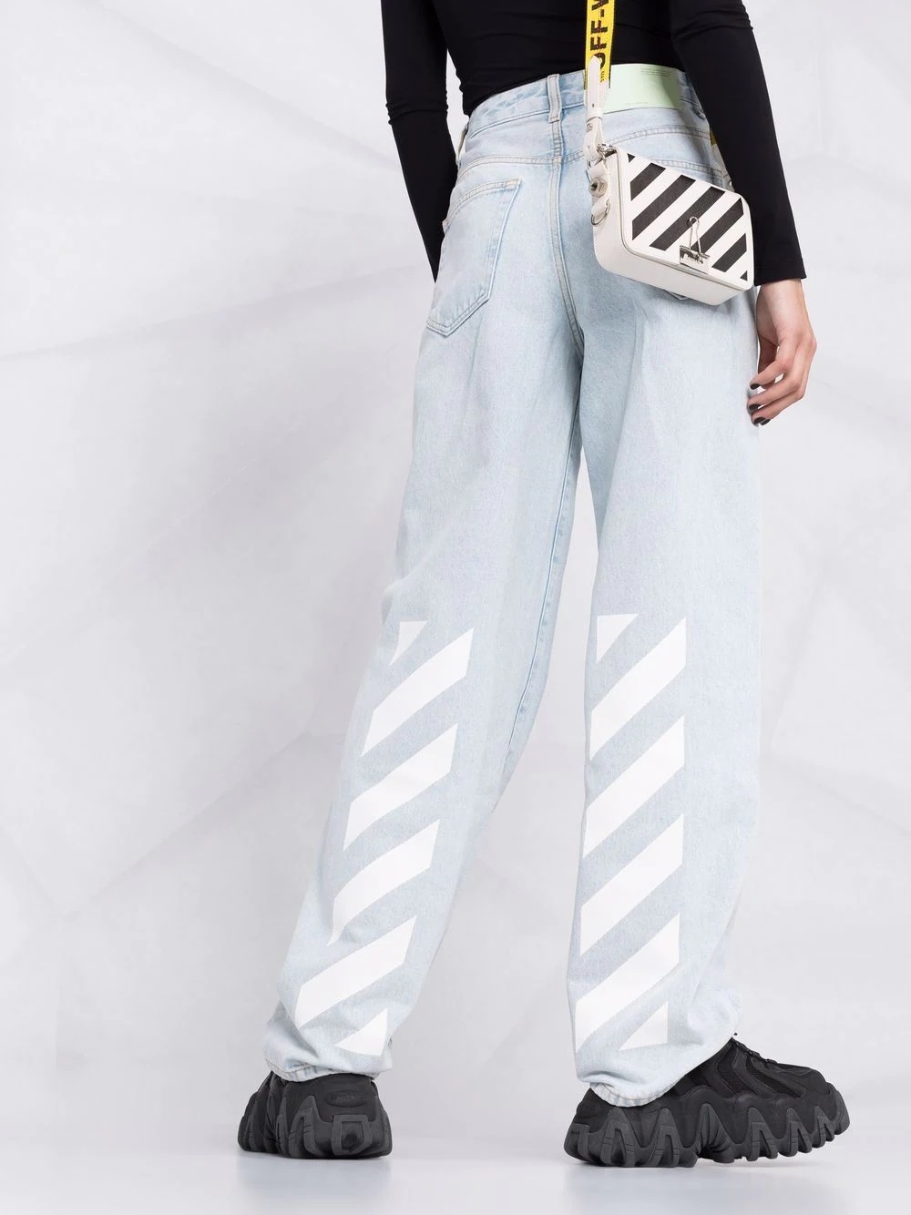 Diag-print wide-leg jeans - 3