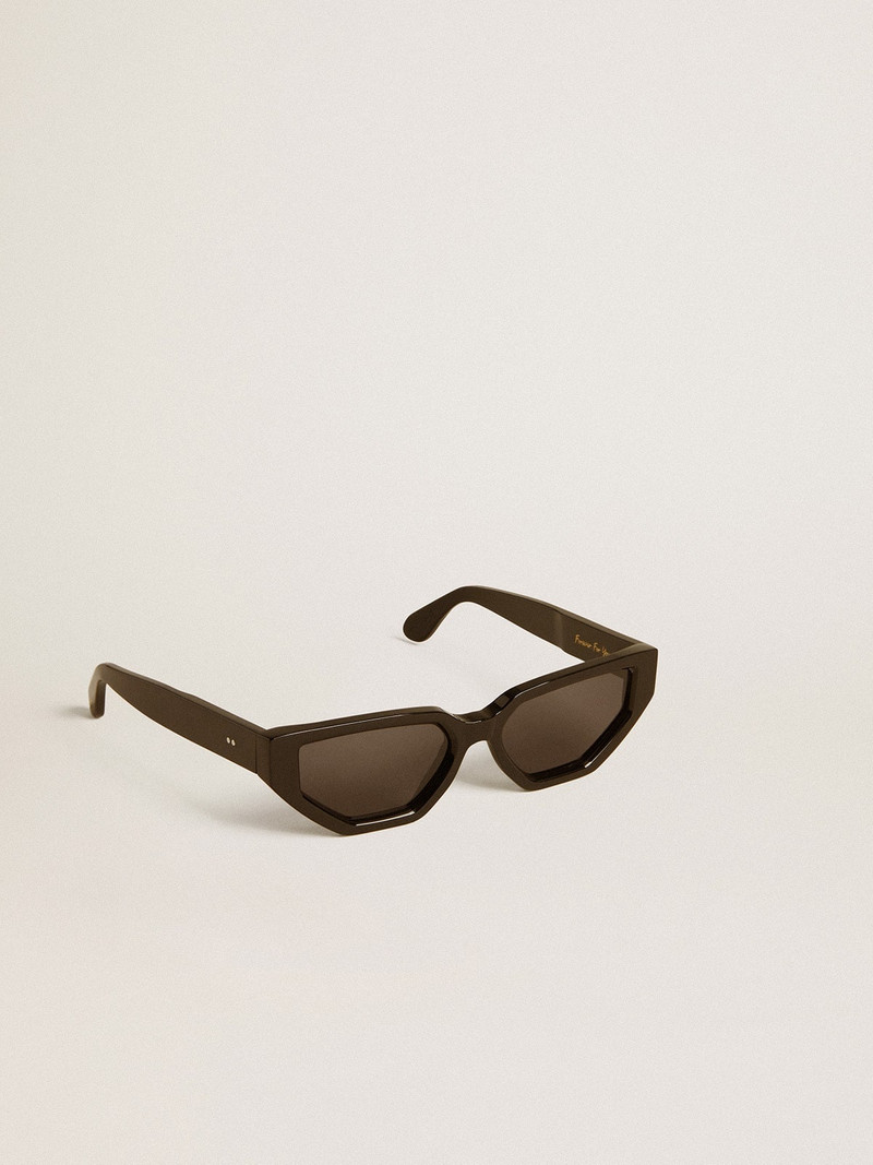 Rectangular style sunglasses with black frame and lenses 1
