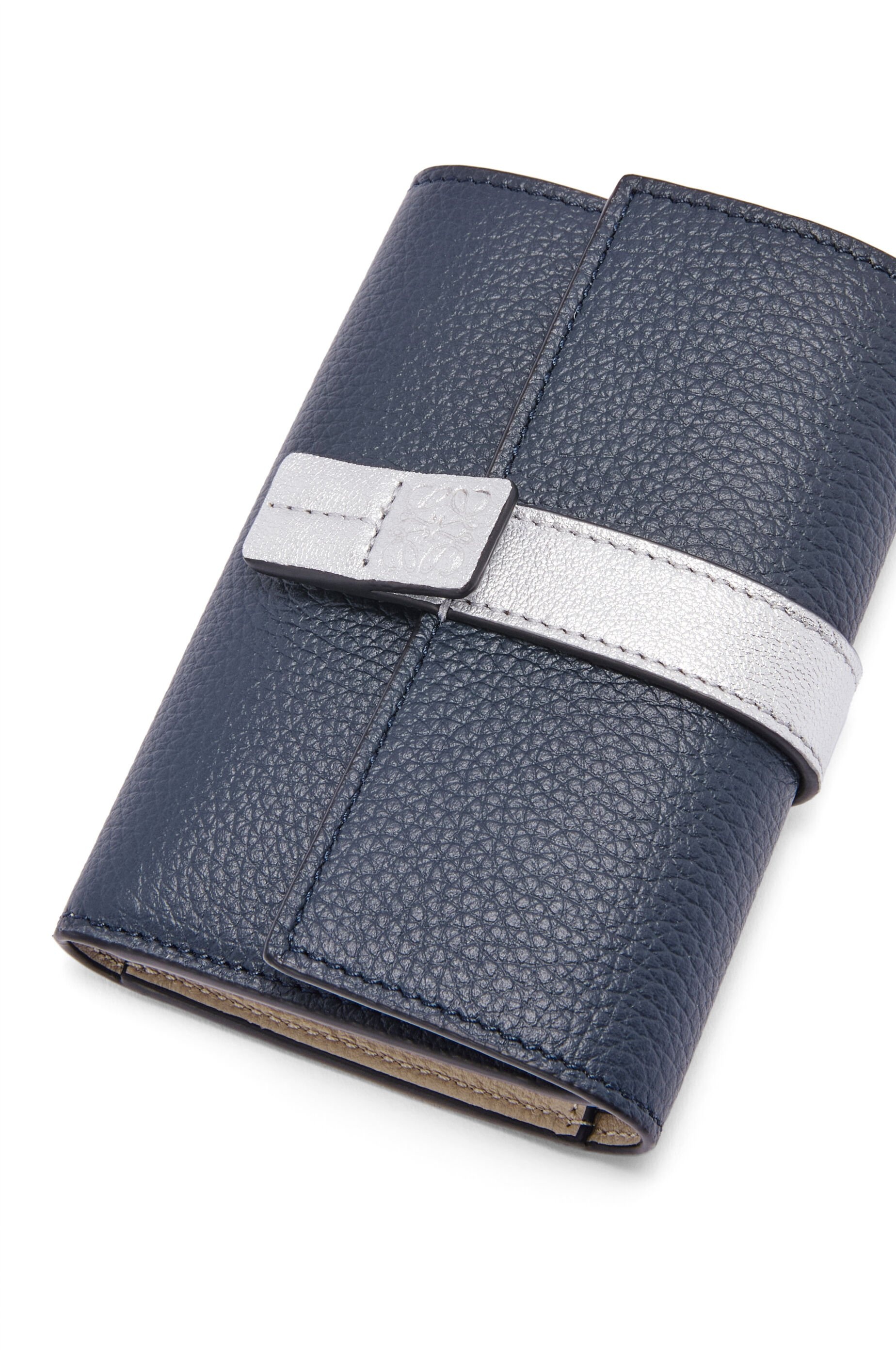 Small vertical wallet in soft grained calfskin - 5