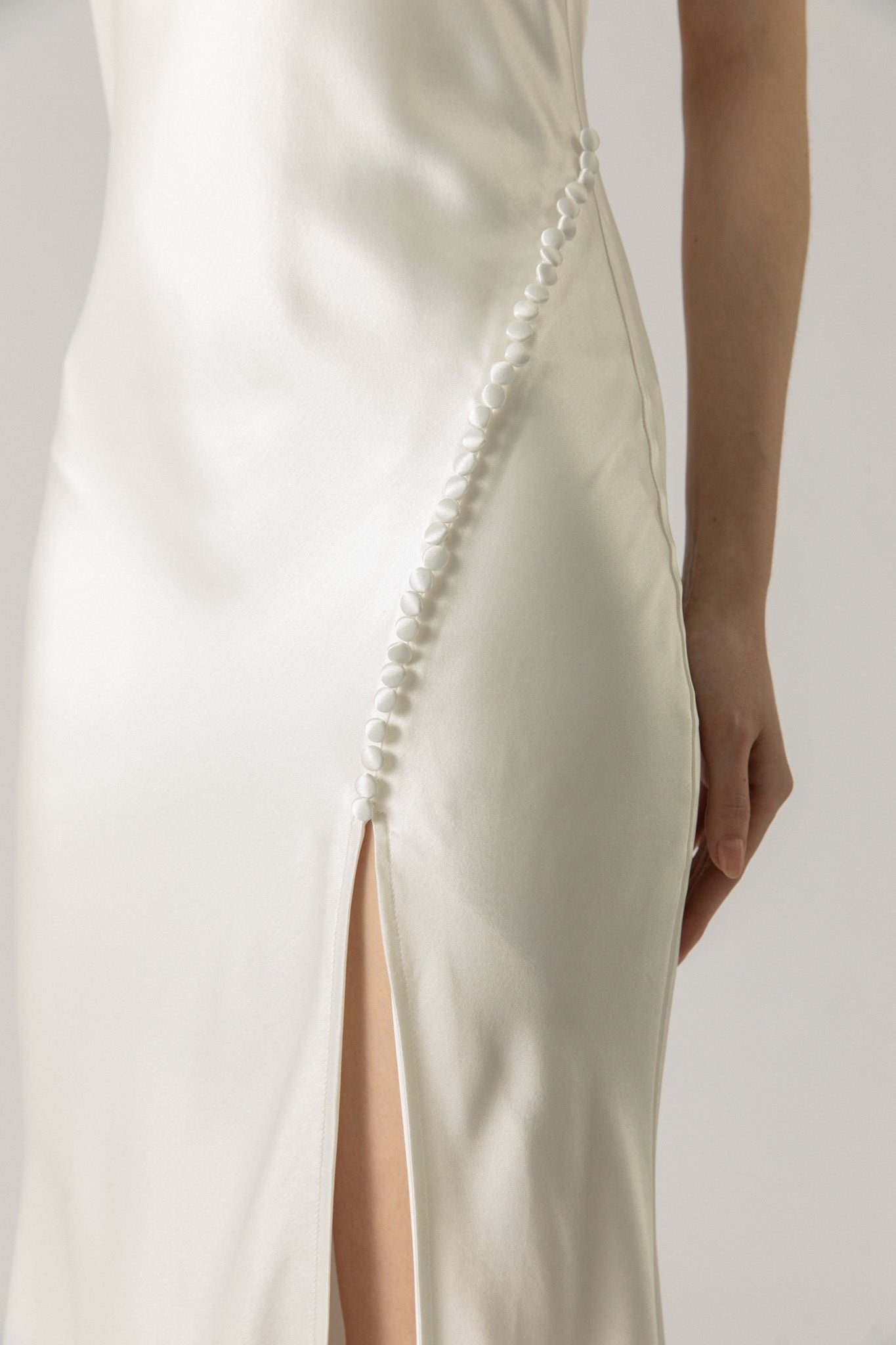 PENELOPE BACKLESS SATIN GOWN - 5