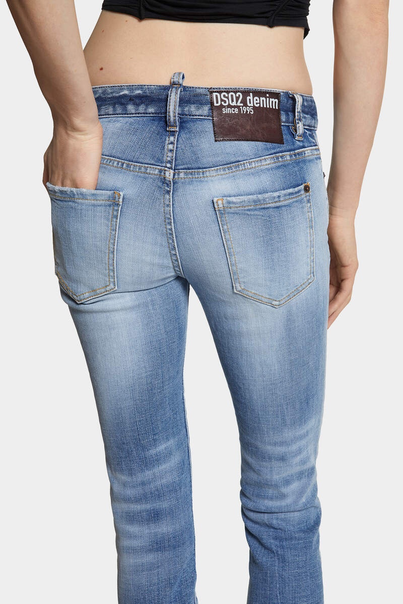 LIGHT WASH MEDIUM WAIST JENNIFER JEANS - 6