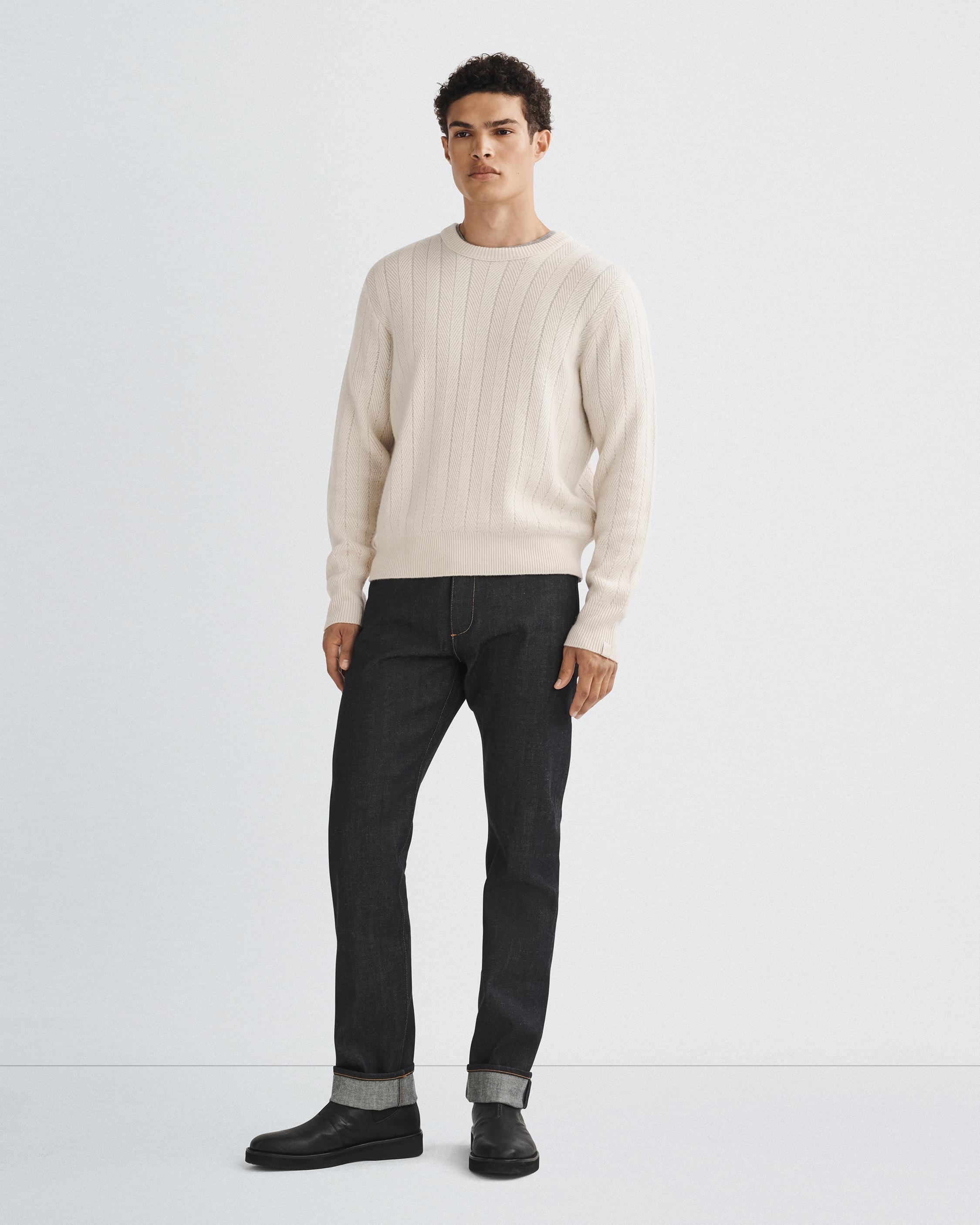 Durham Herringbone Cashmere Crew
Relaxed Fit - 3