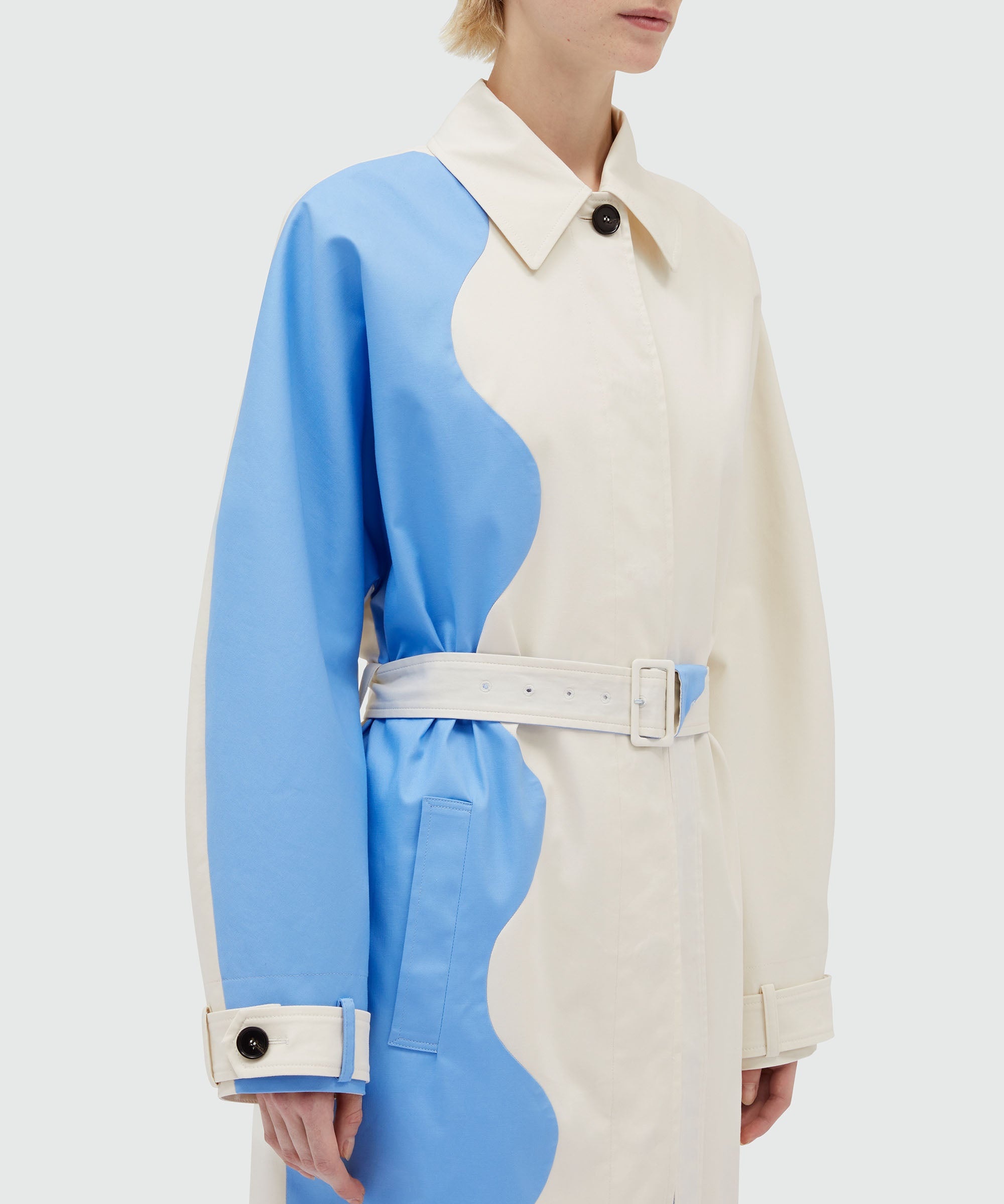 Gabardine trench coat with "Waves" motif - 5