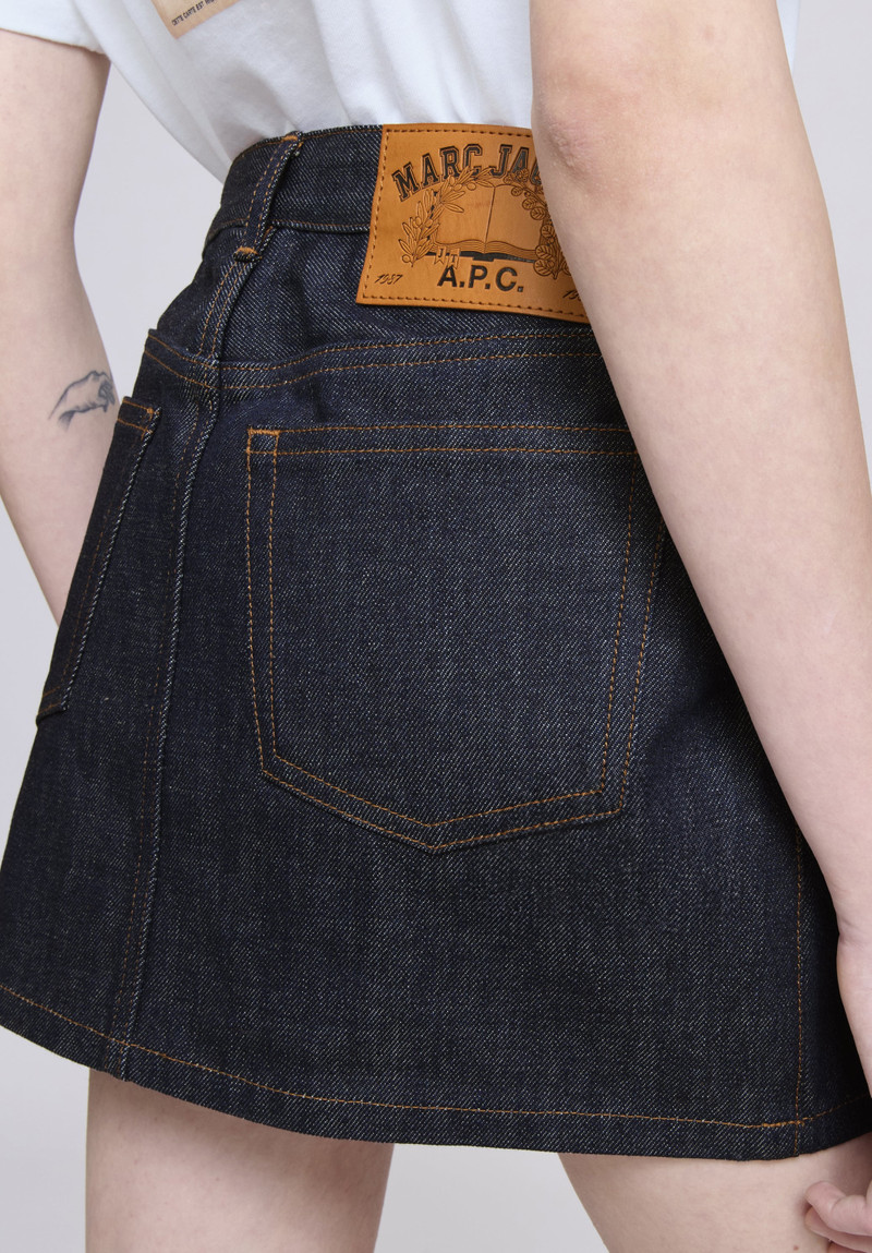THE MINI SKIRT 7