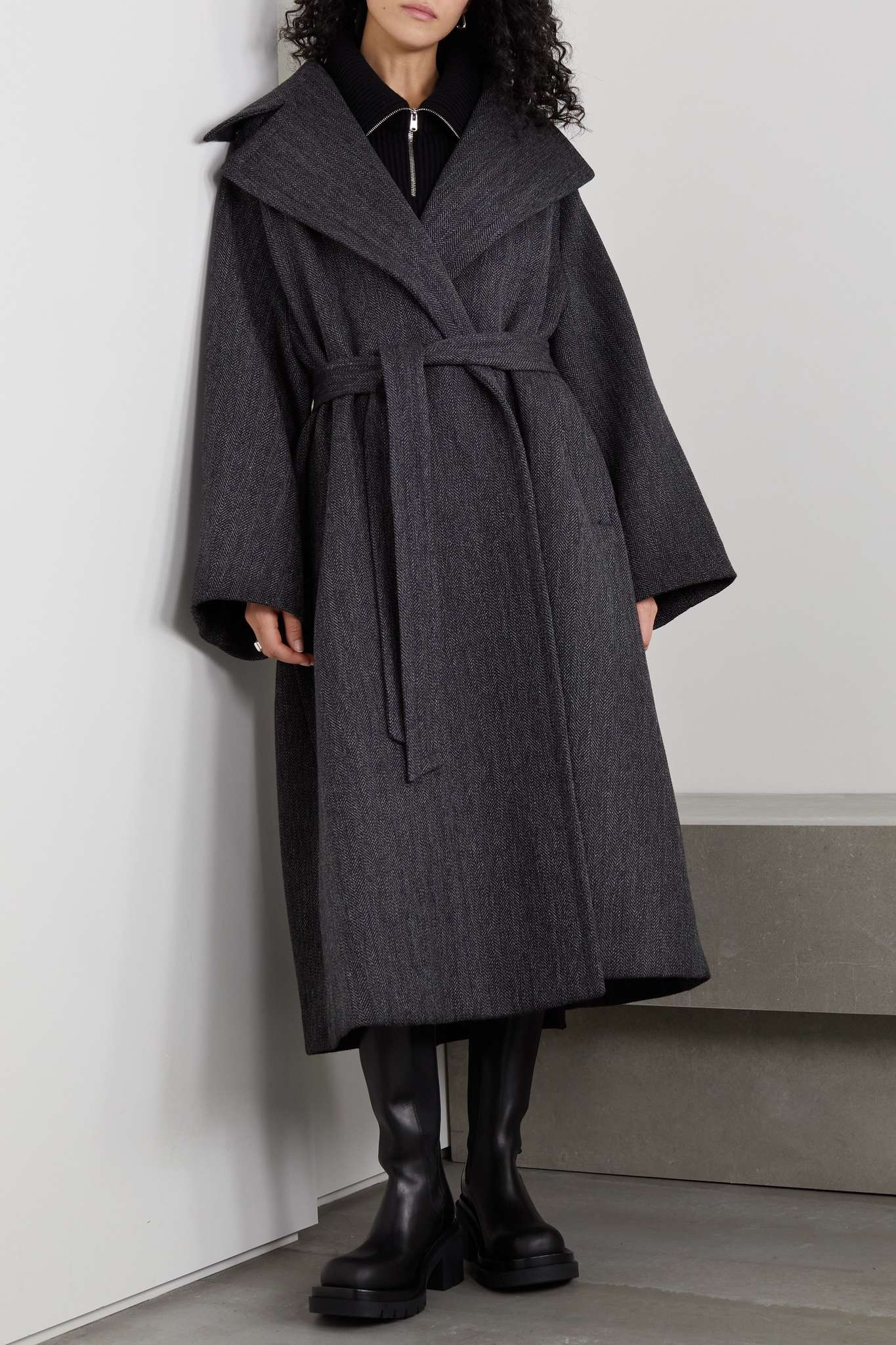 Oversized belted herringbone wool and cotton-blend coat - 3