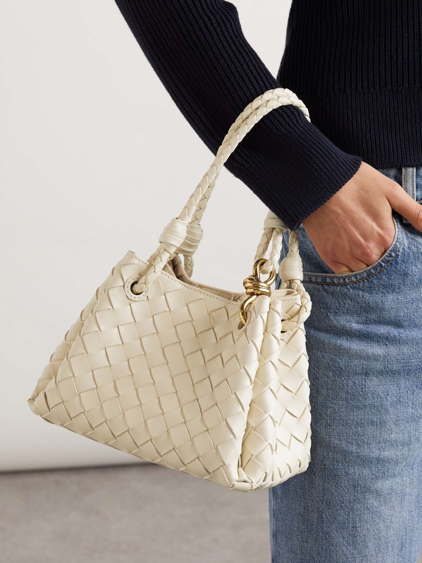 BOTTEGA VENETA アンディアーモ パインコーンアンディアーモ クラッチ| Bottega Veneta® 日本