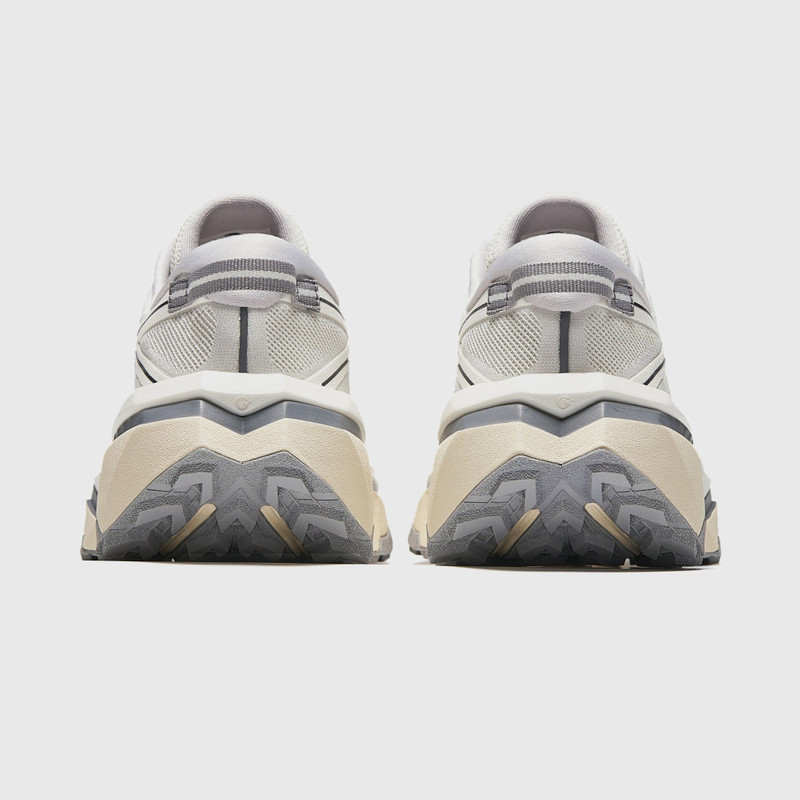 Women's ANTA Saker 5