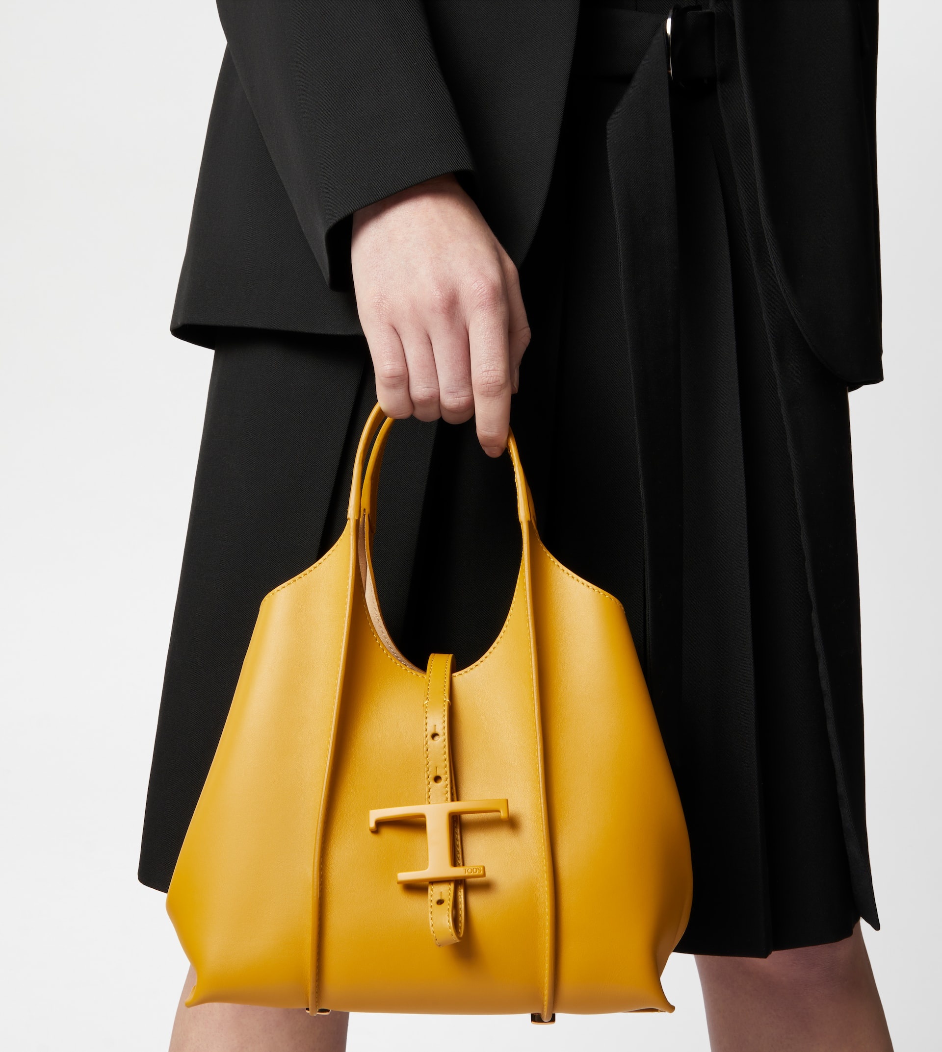 T TIMELESS SHOPPING BAG IN LEATHER MINI - YELLOW - 2