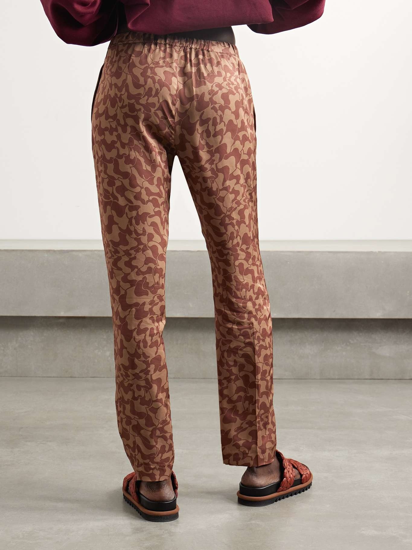 Printed crepe de chine tapered pants - 4