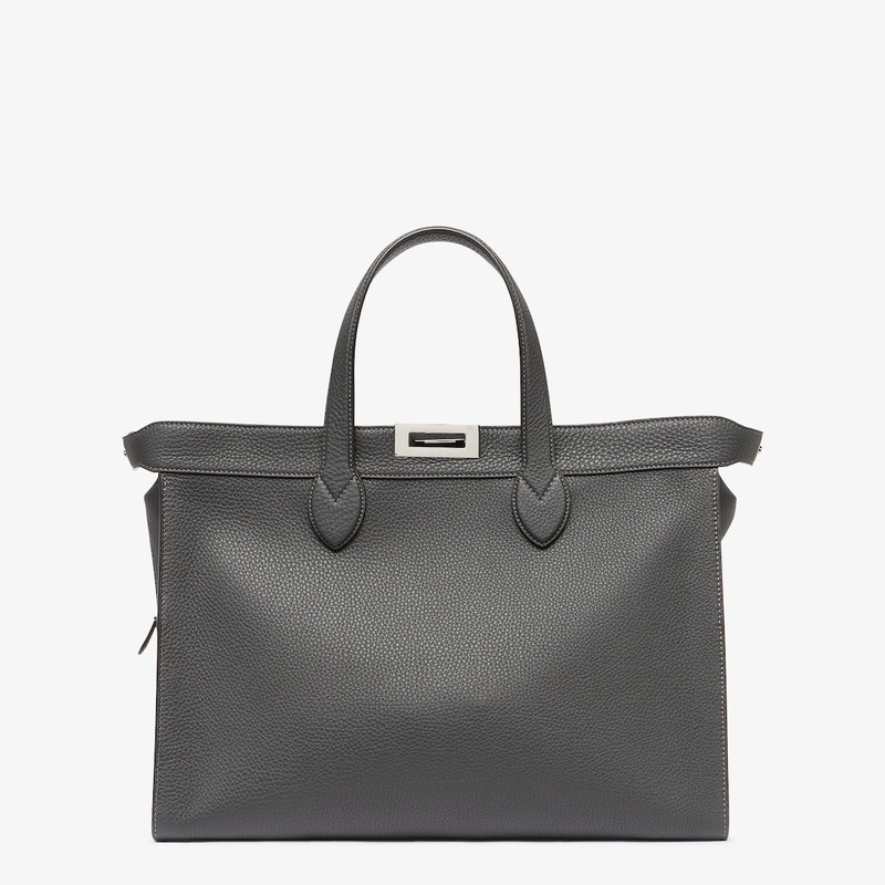 Peekaboo ISeeU Forty8 bag made of black Cuoio Romano leather. Roomy compartment with double-slider z 2