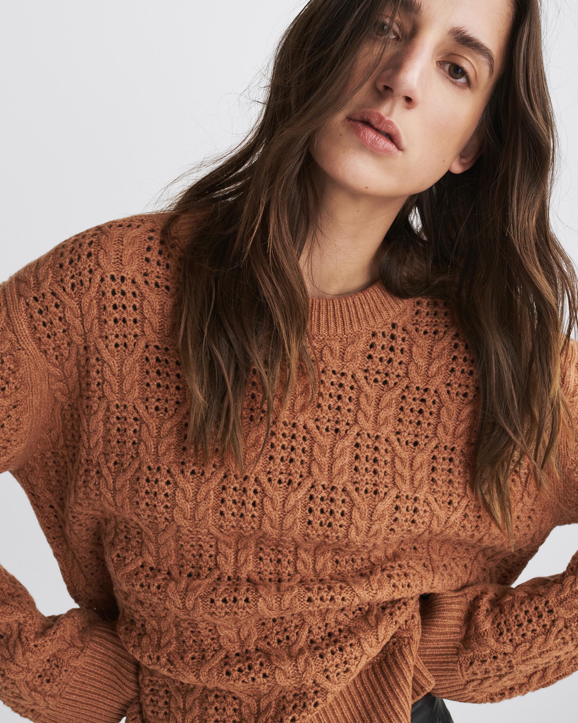 Divya Wool Cable Crew
Oversized Fit - 2