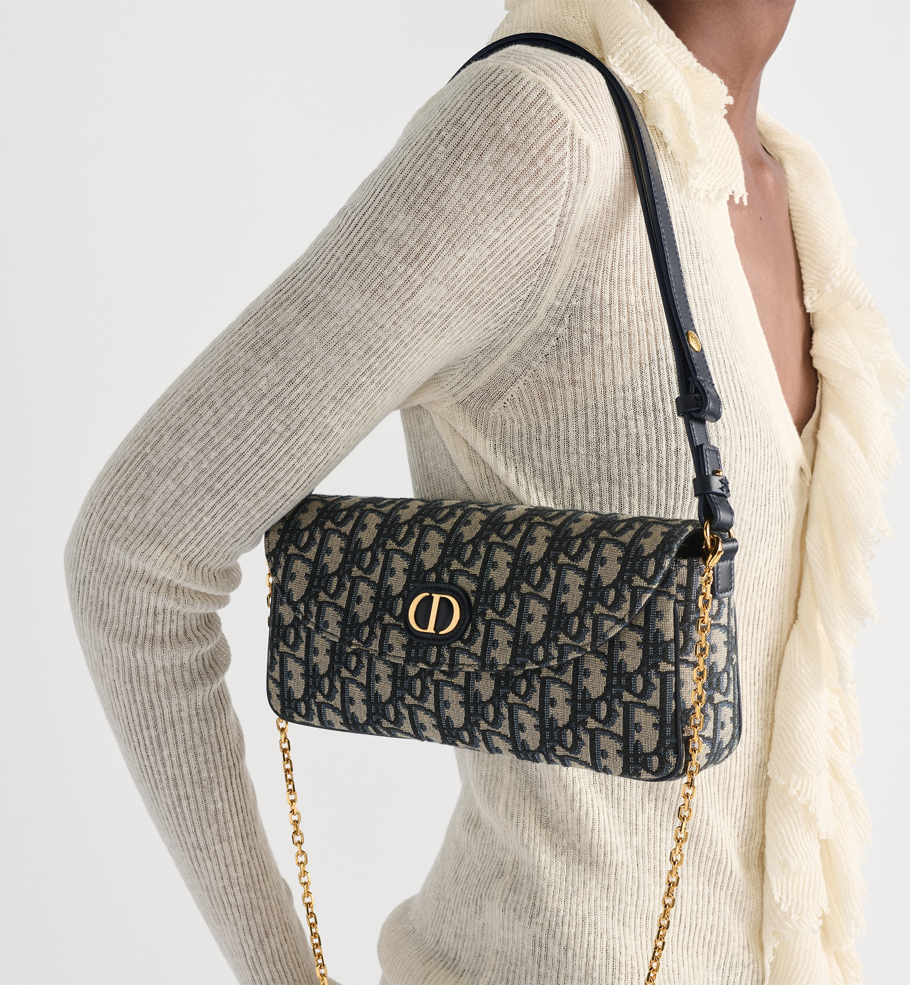 30 Montaigne D-Vine Pouch with Chain - 3