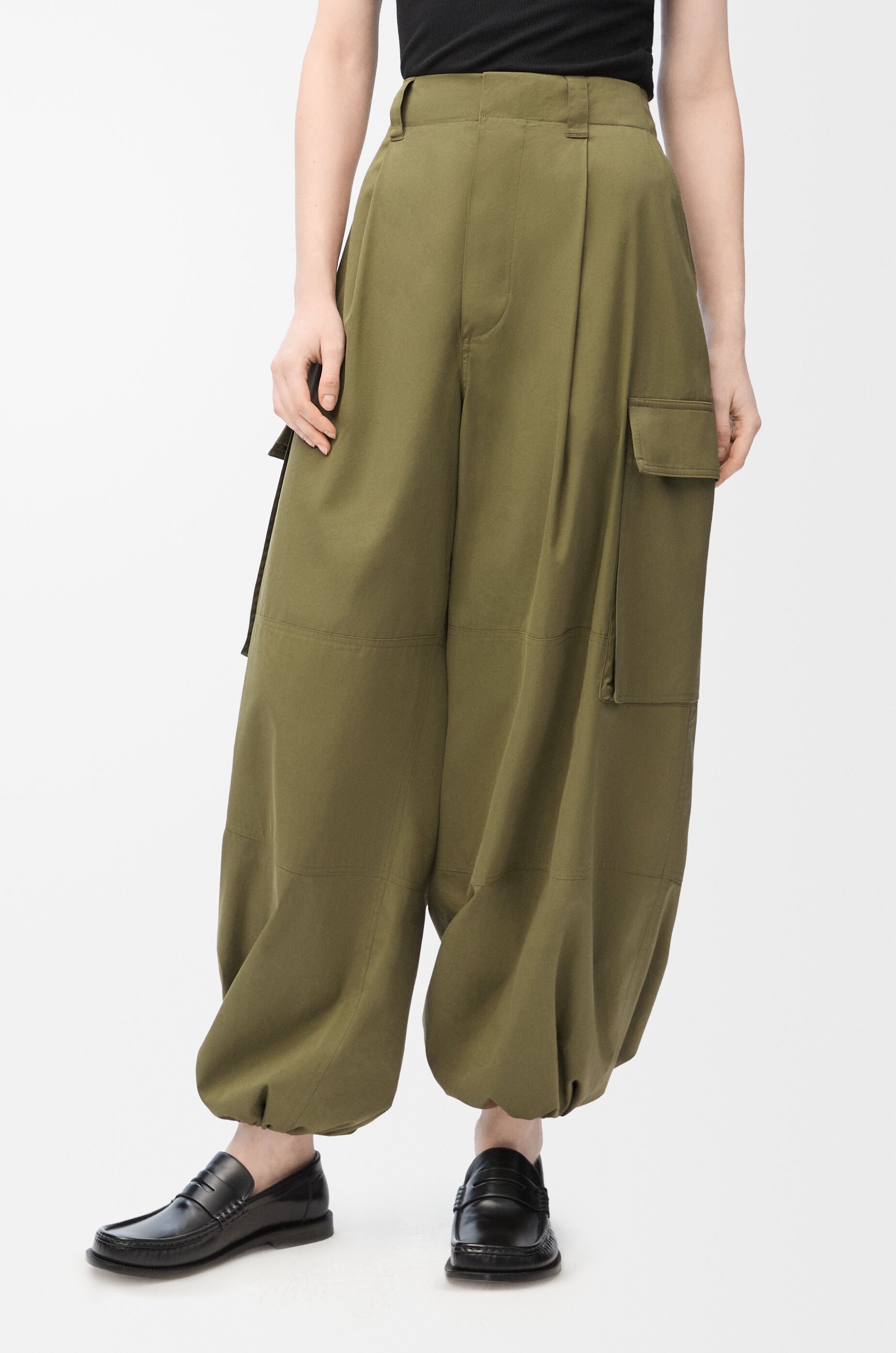 Cargo trousers in cotton and silk - 4