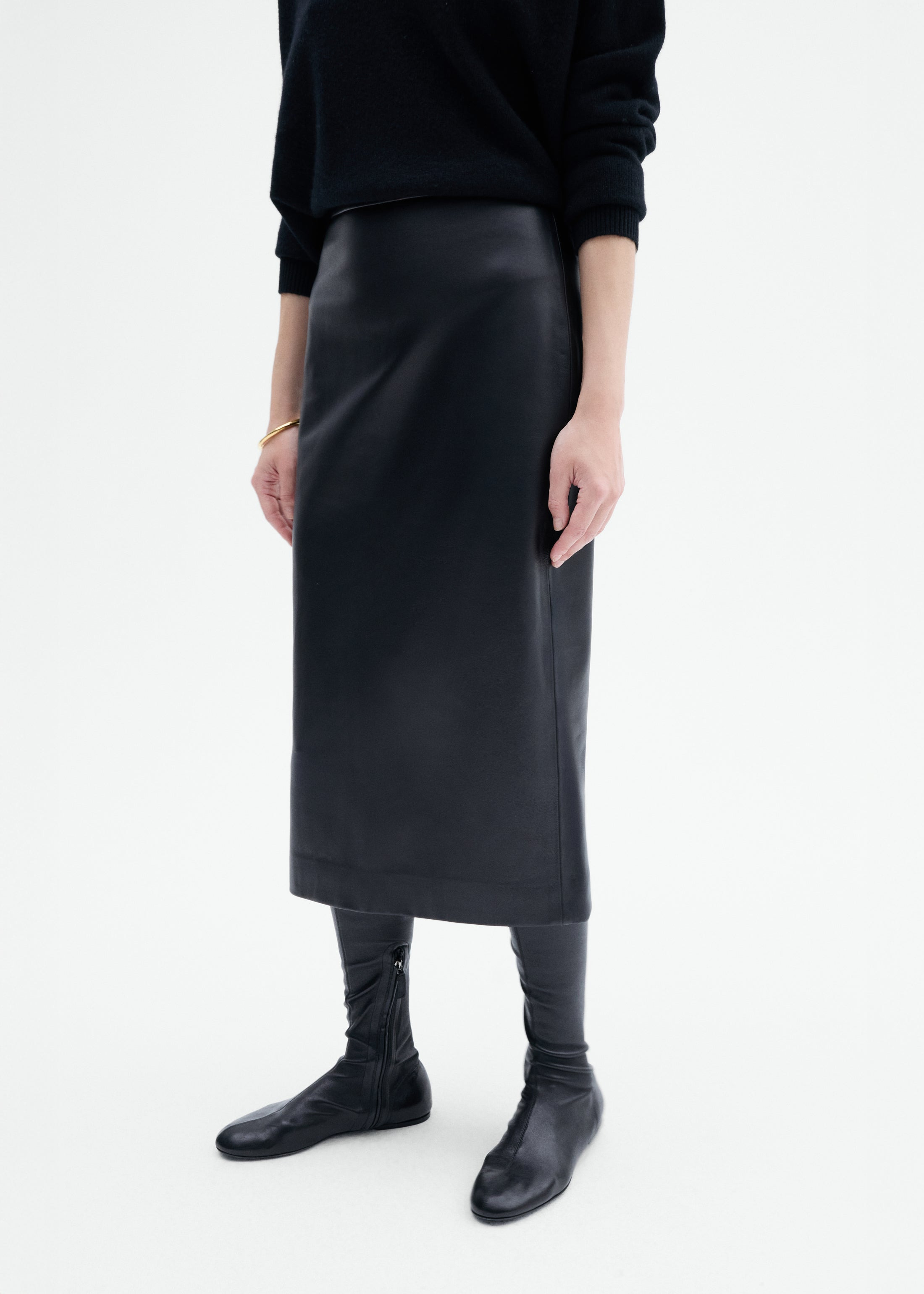 Midi Pencil Skirt in Leather - 3