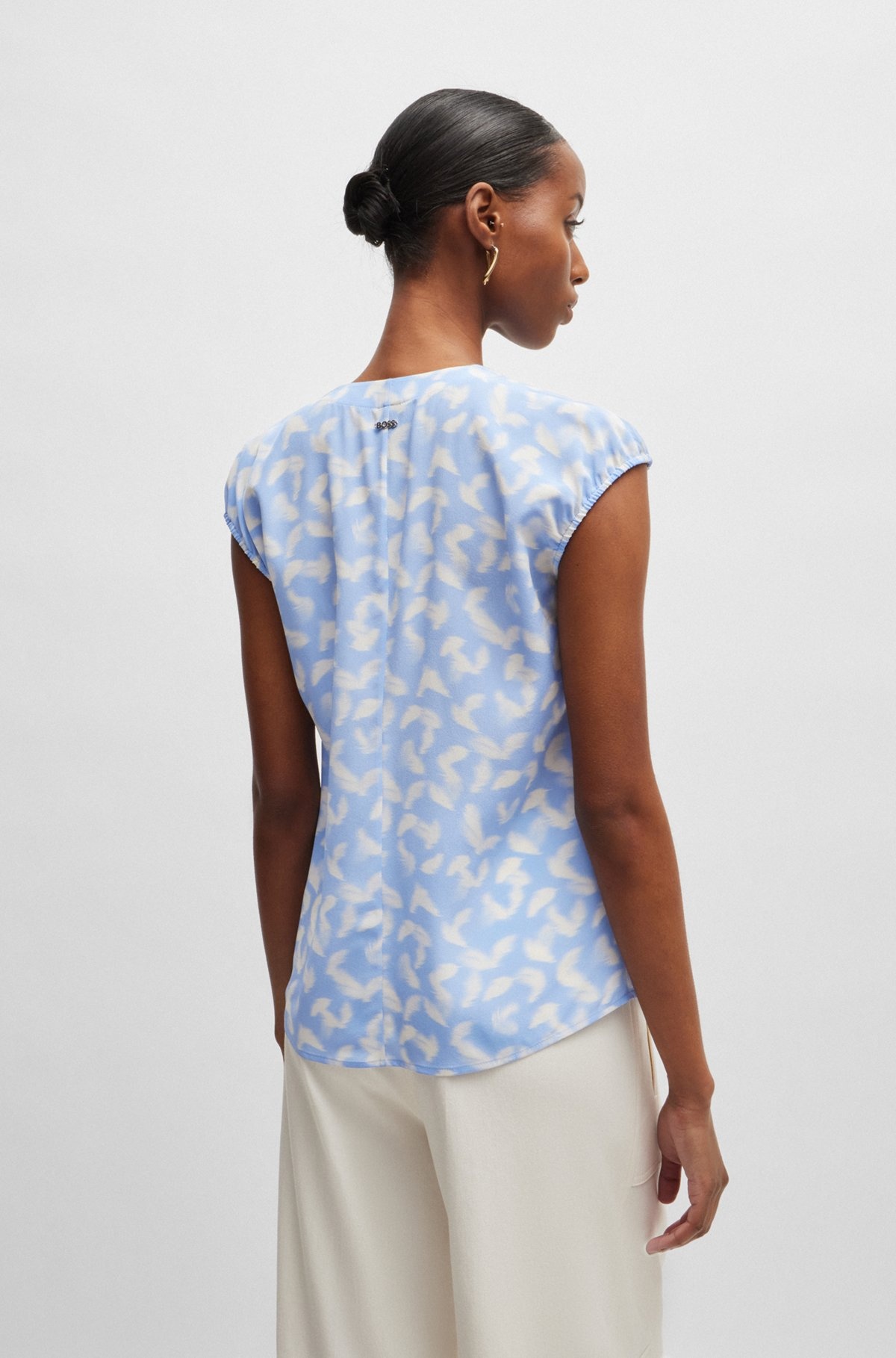 COLLARLESS CAP-SLEEVE BLOUSE IN PRINTED SILK - 5