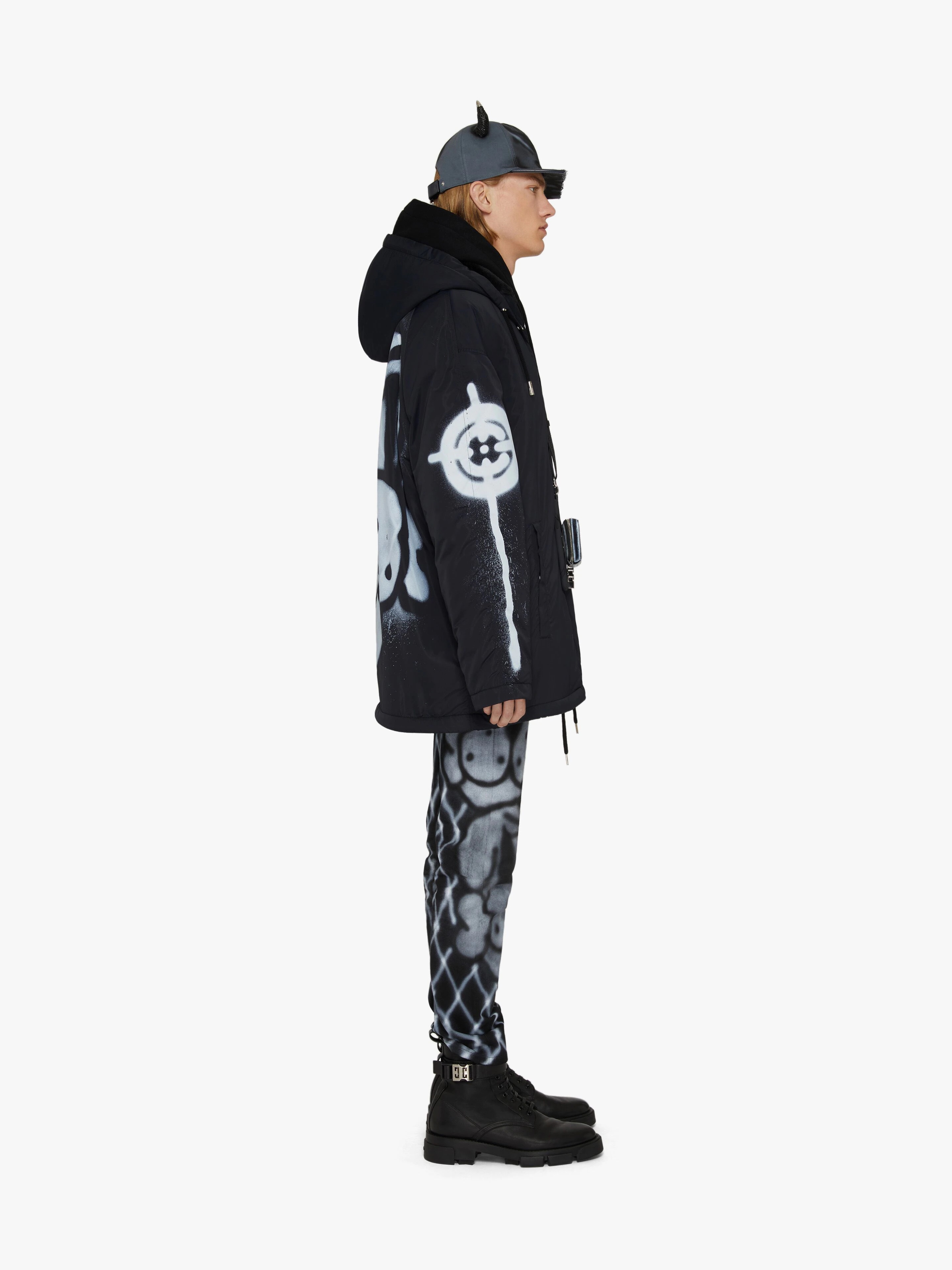 SLIM FIT JEANS WITH TAG EFFECT PRINTS - 3