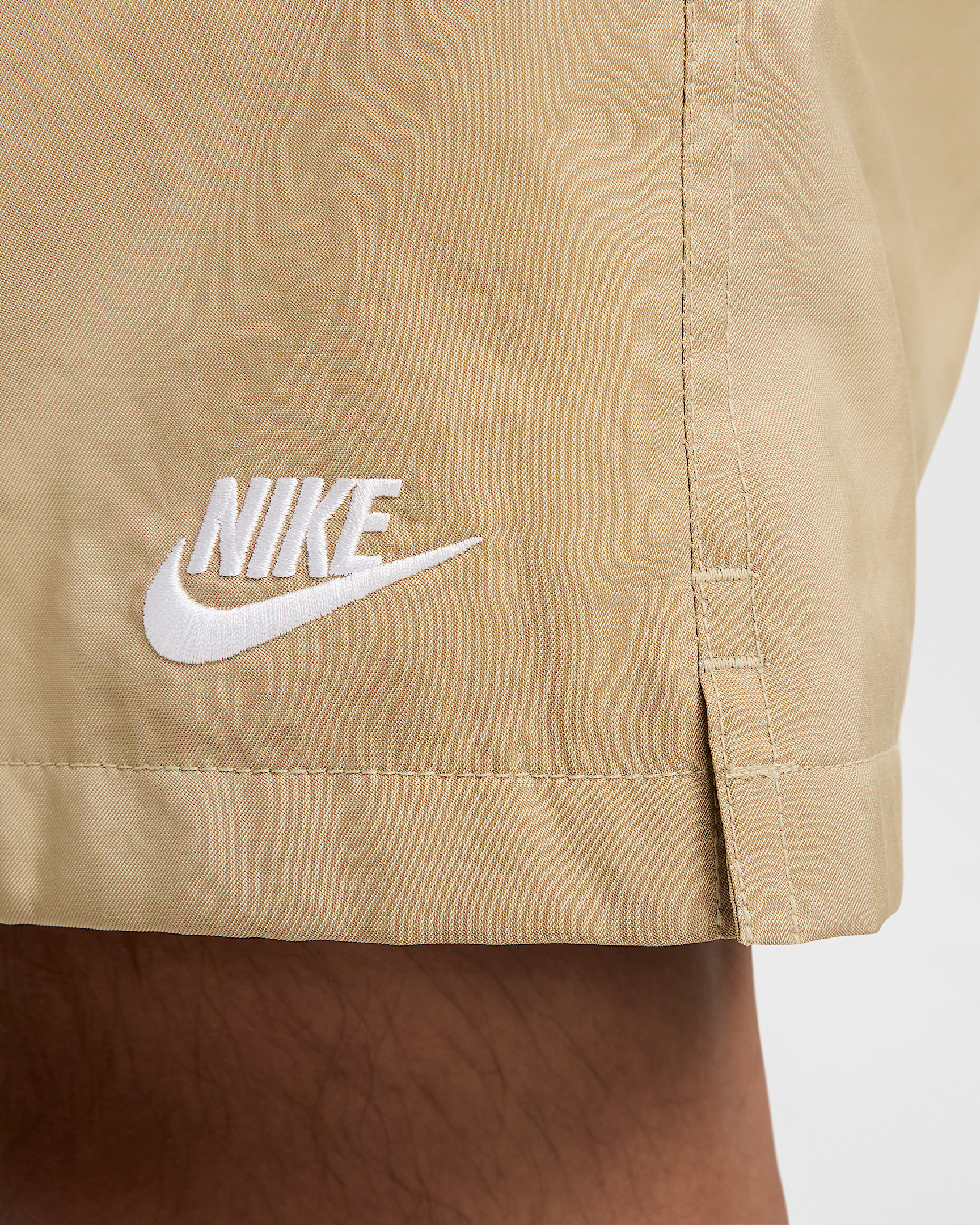 Nike Club Men's Woven Flow Shorts - 6