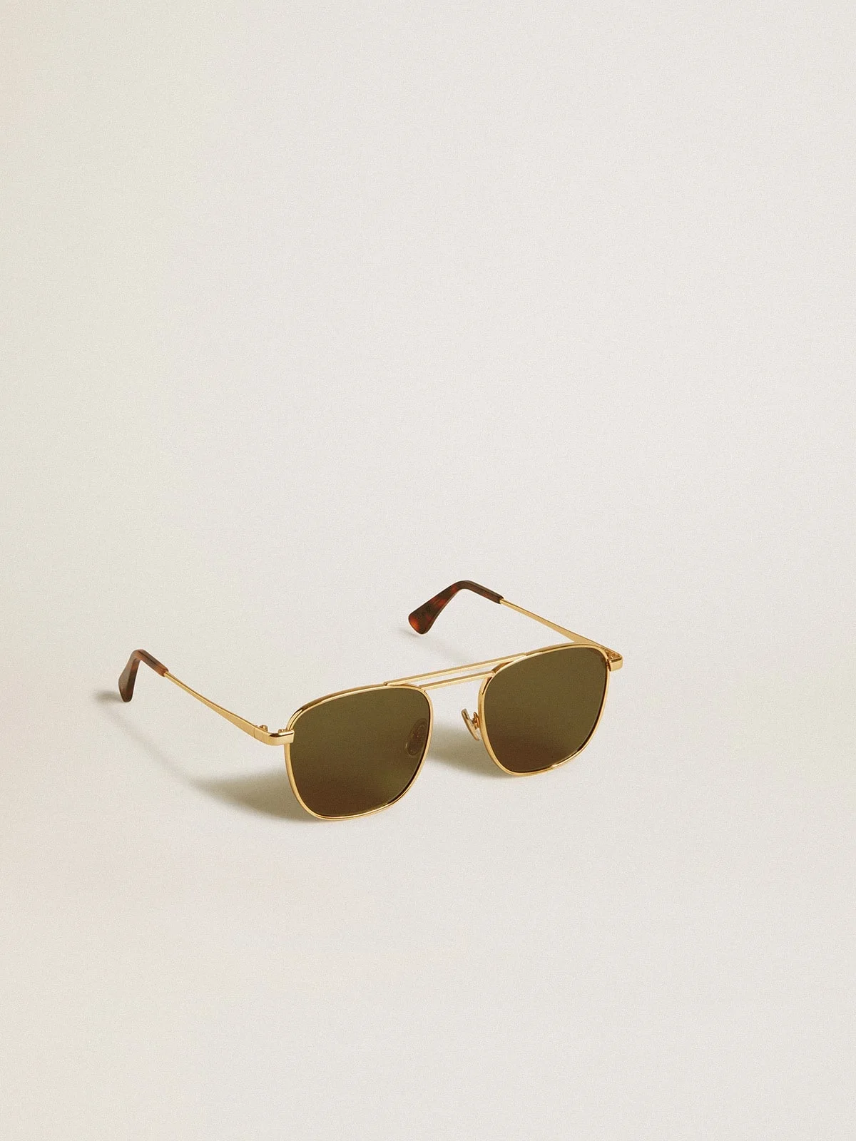 Aviator style sunglasses with gold frame and green lenses - 1