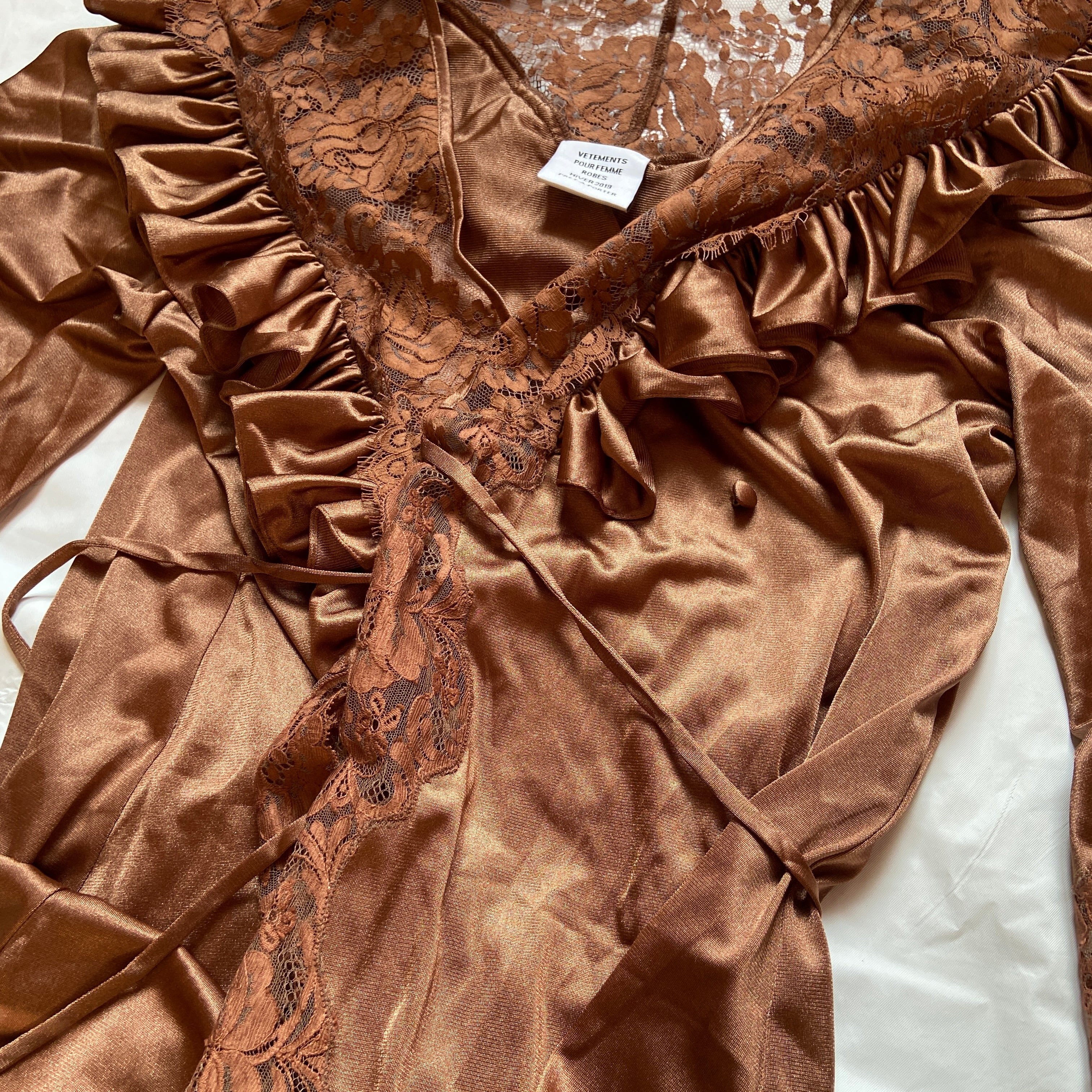 Vetements fall 2019 demna metallic brown floral ruffles lace robe dress - 11