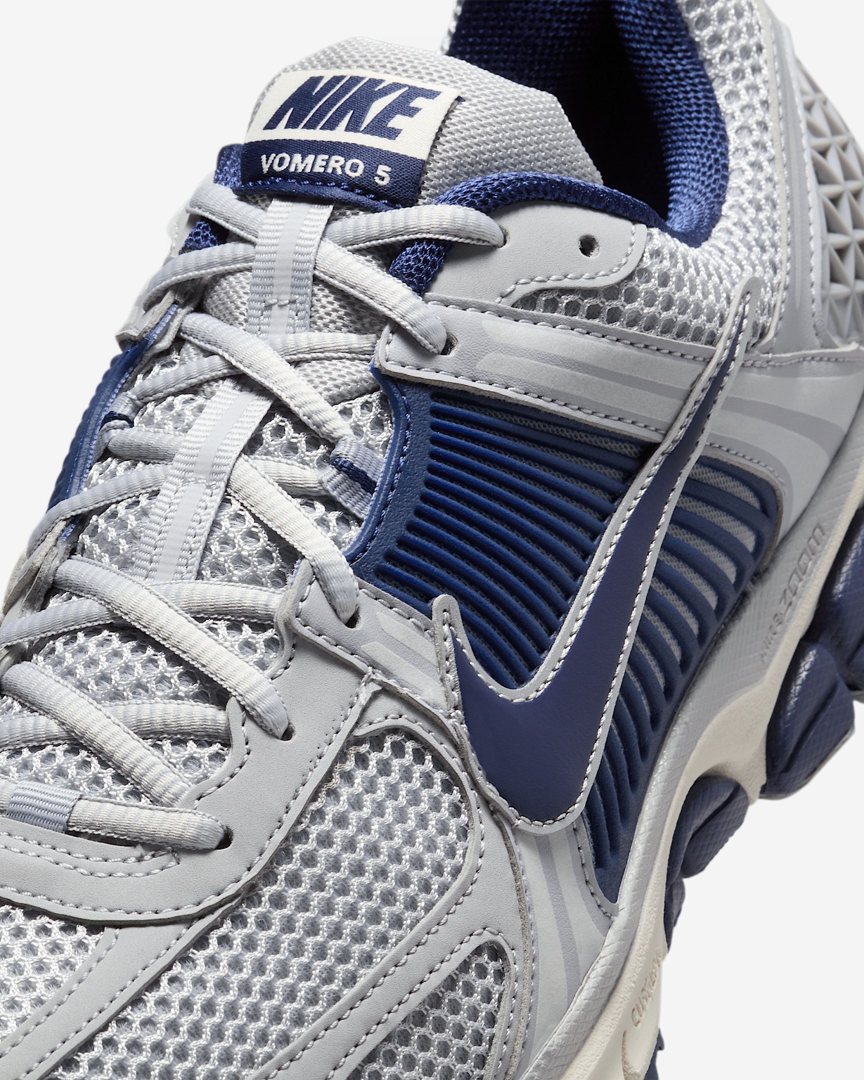 Nike Zoom Vomero 5 Men's Shoes - 7