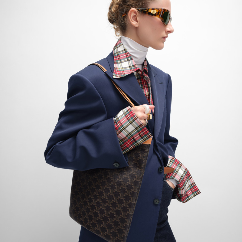 CELINE MEDIUM FLAT SHOPPER IN TRIOMPHE CANVAS outlook