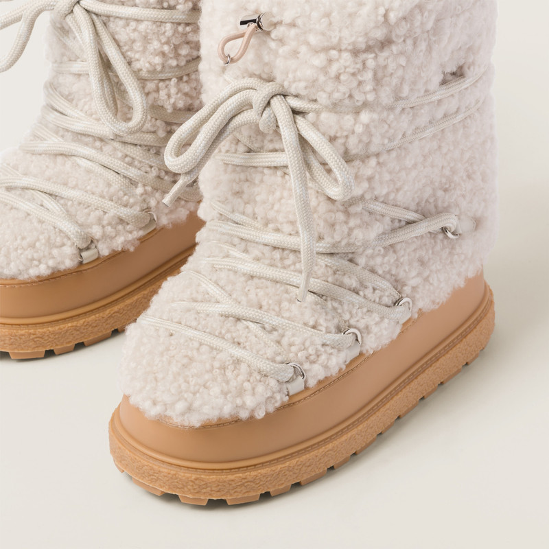 Miu Miu Shearling après-ski boots outlook