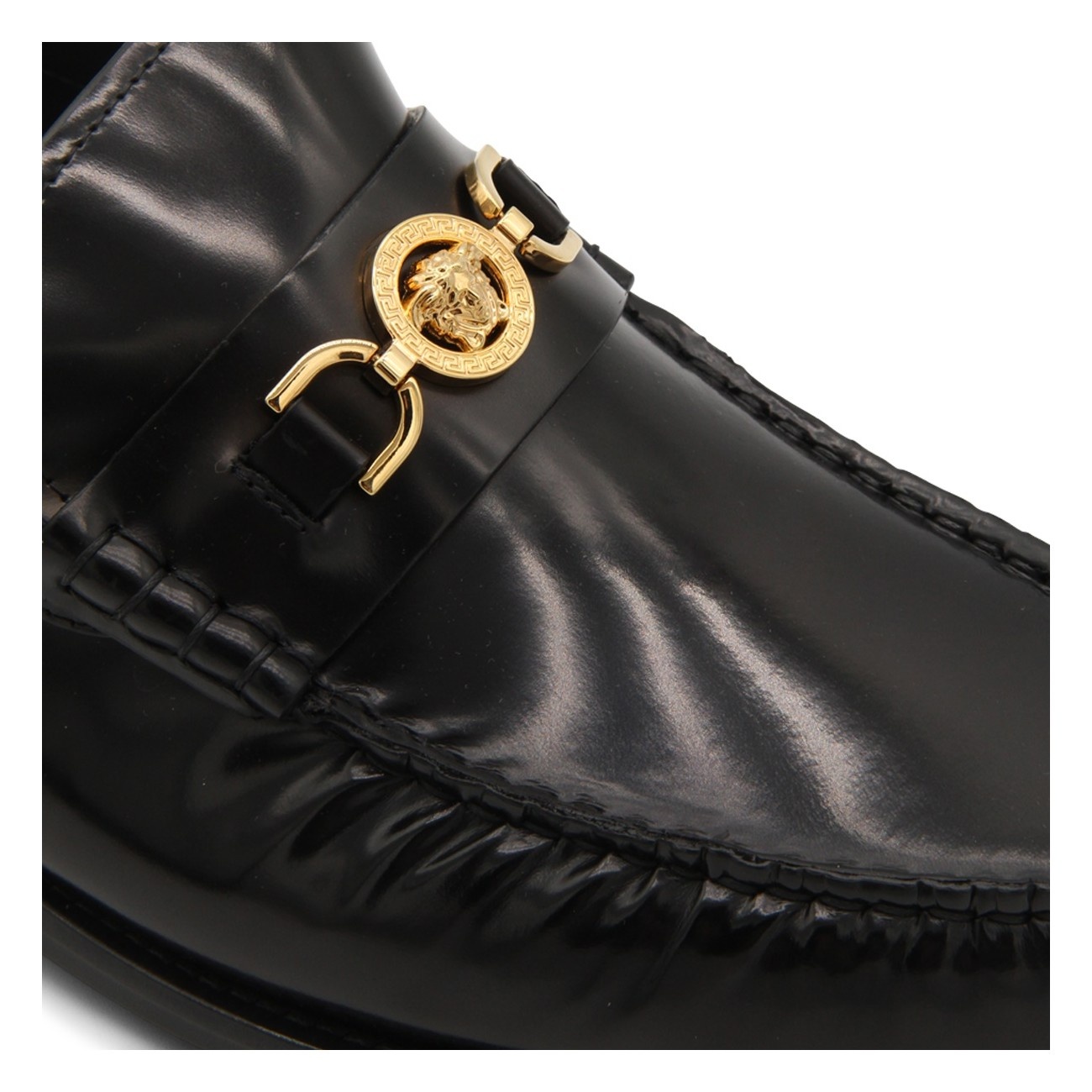 black and gold leather medusa loafers - 4