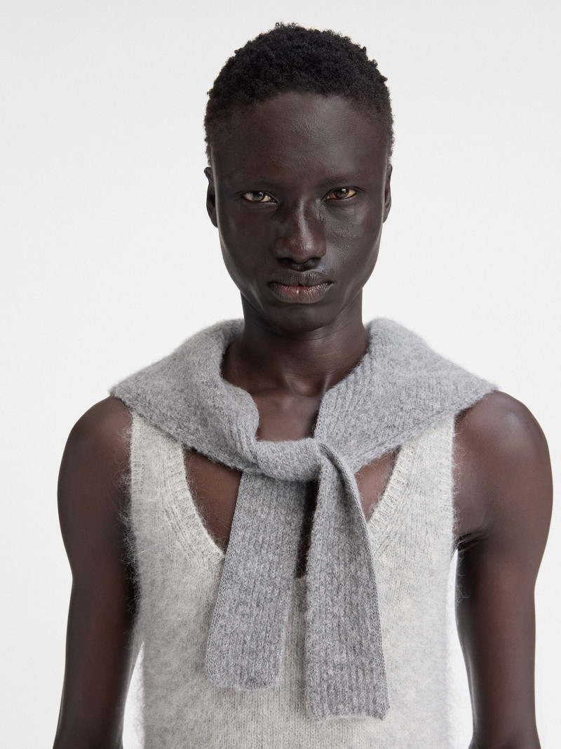 JACQUEMUS The Gros Grain shawl outlook