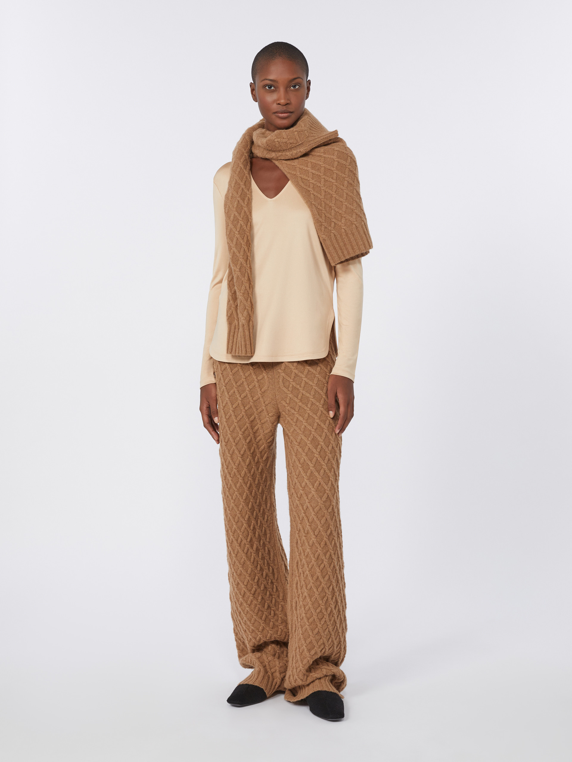 PEVERA Long, camel-yarn trousers - 2