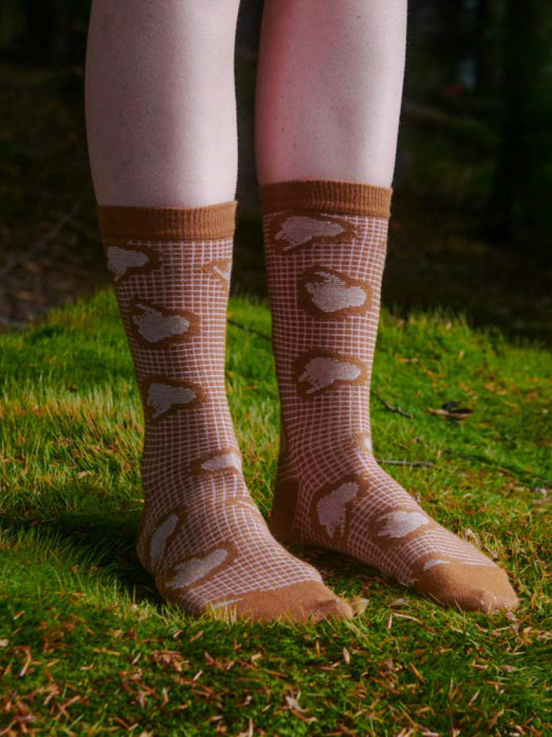 HENRIK VIBSKOV HAND JELLY SOCKS FEMME - BROWN PINK GRID outlook