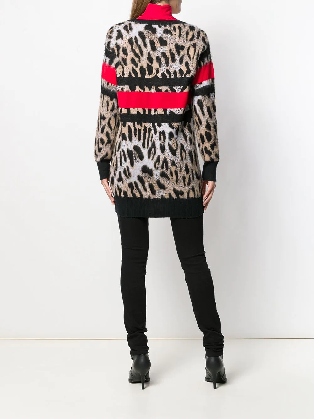 V-neck leopard top - 4