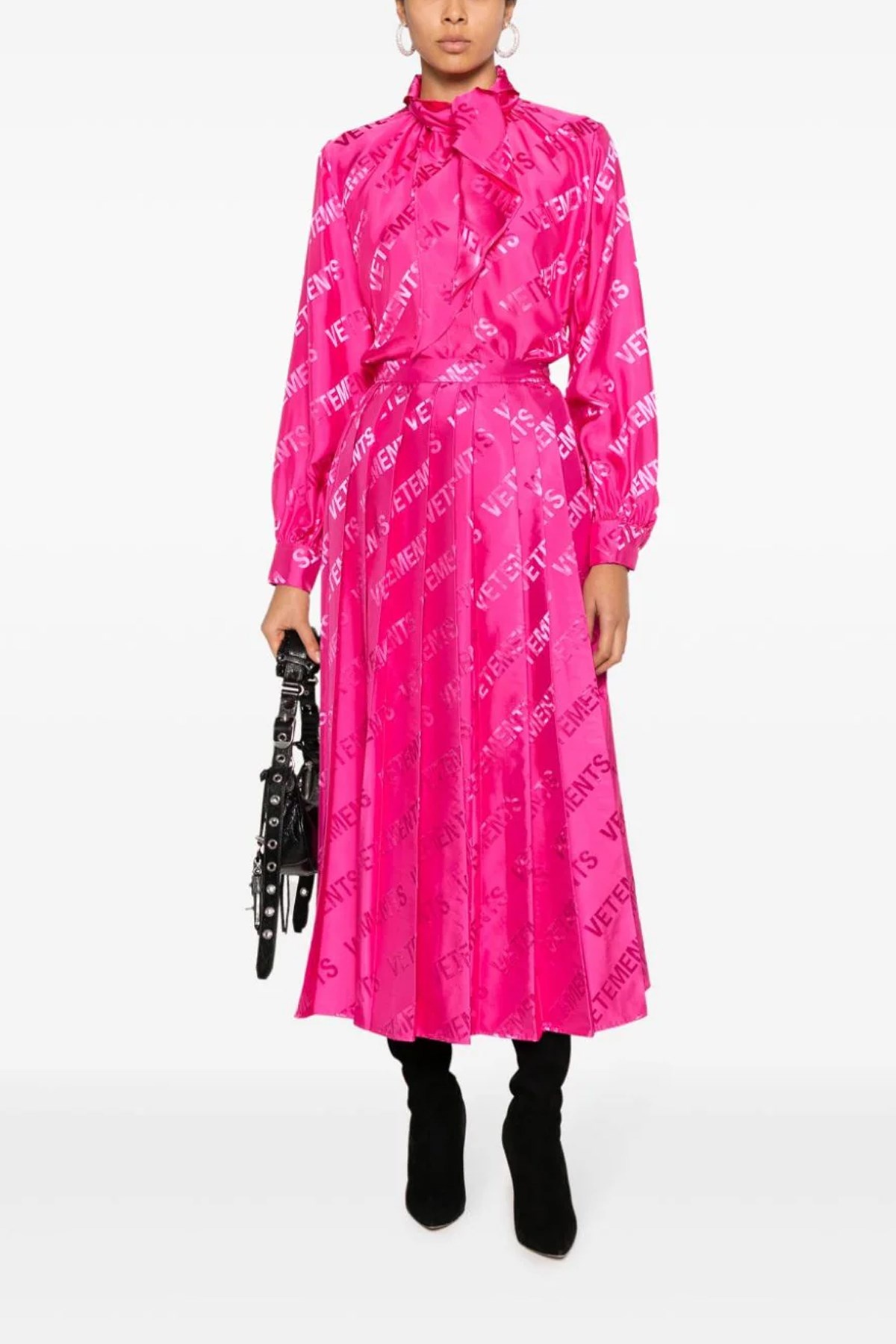Tシャツ・カットソー VETEMENTS FW23 'Monogram' blouse (WE54SH100H HOTPINK) VETEMENTS FW23 'Monogram' blouse (WE54SH100H HOTPINK